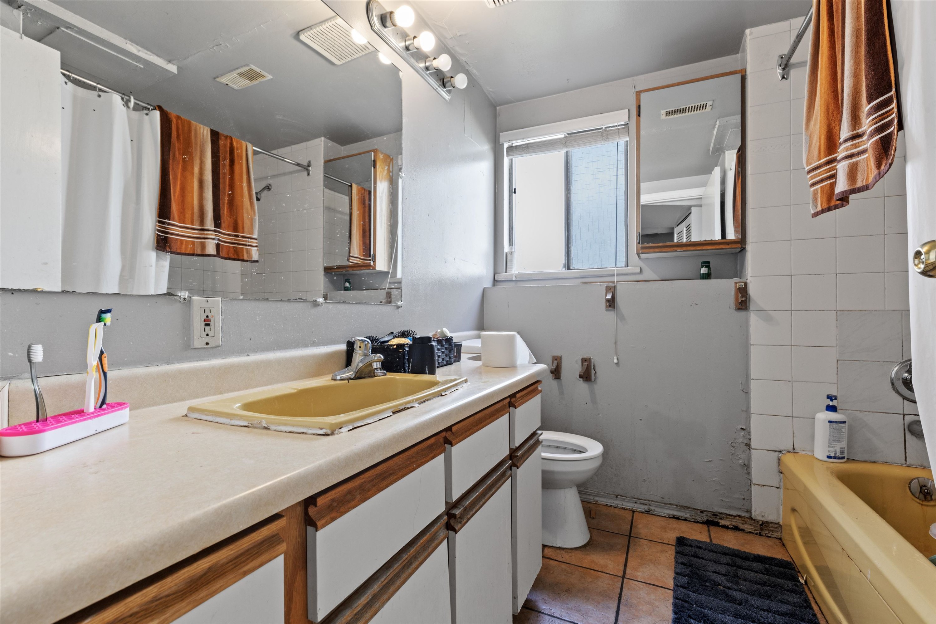 









8864


Ursus

Crescent,
Surrey,




BC
V3V 6L4

