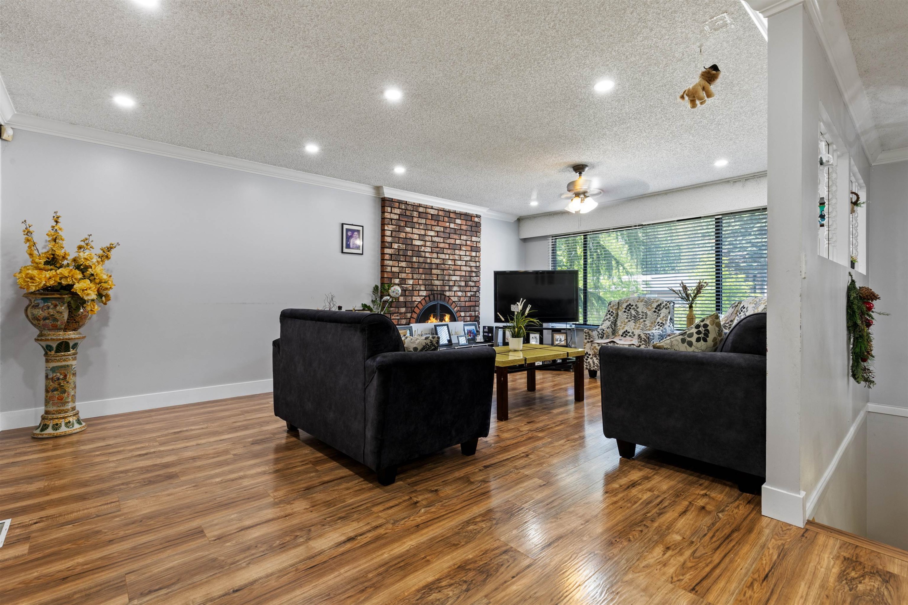 









8864


Ursus

Crescent,
Surrey,




BC
V3V 6L4

