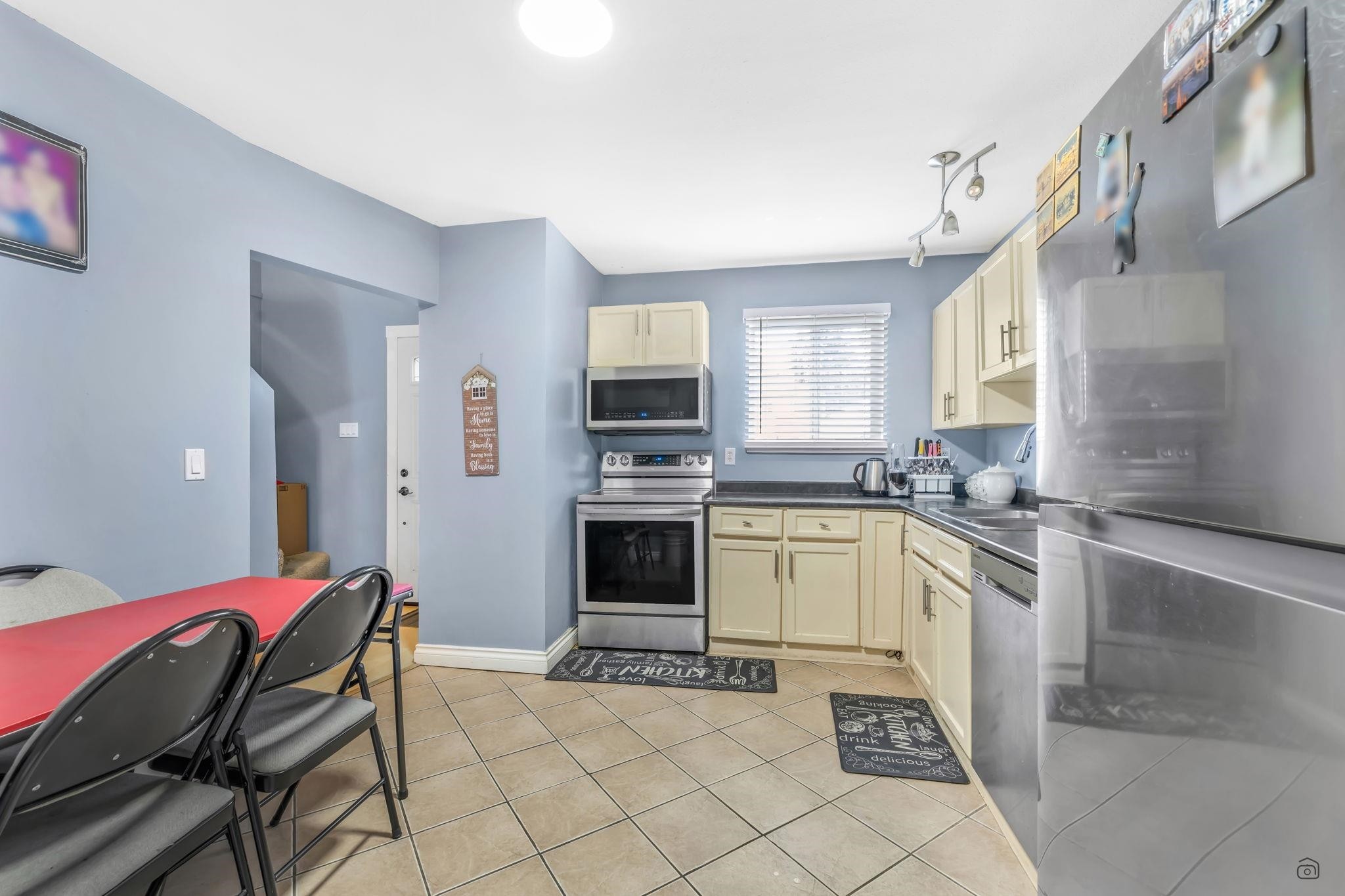 









6649


138

Street, 72,
Surrey,




BC
V3W 5G7

