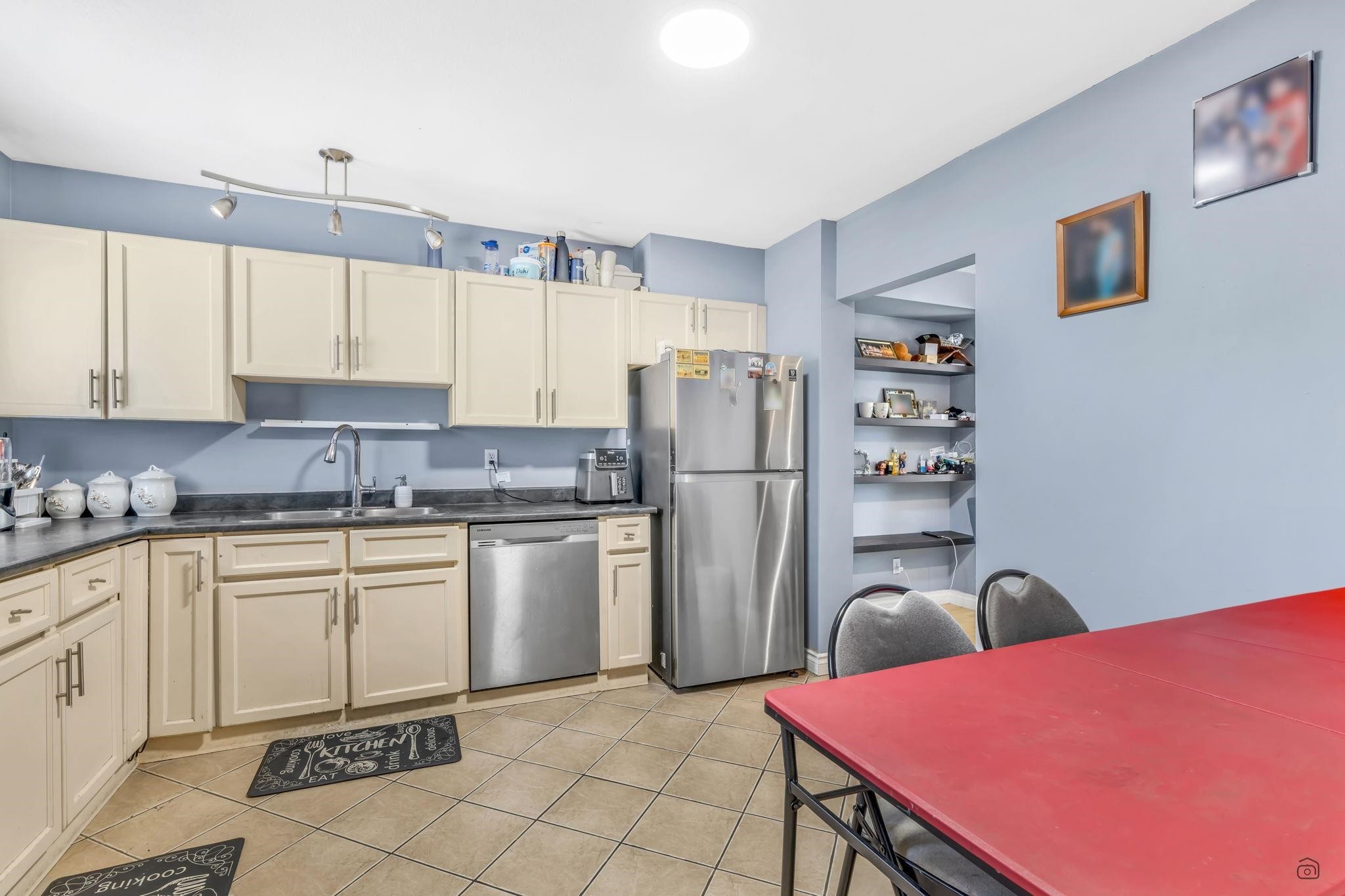 









6649


138

Street, 72,
Surrey,




BC
V3W 5G7

