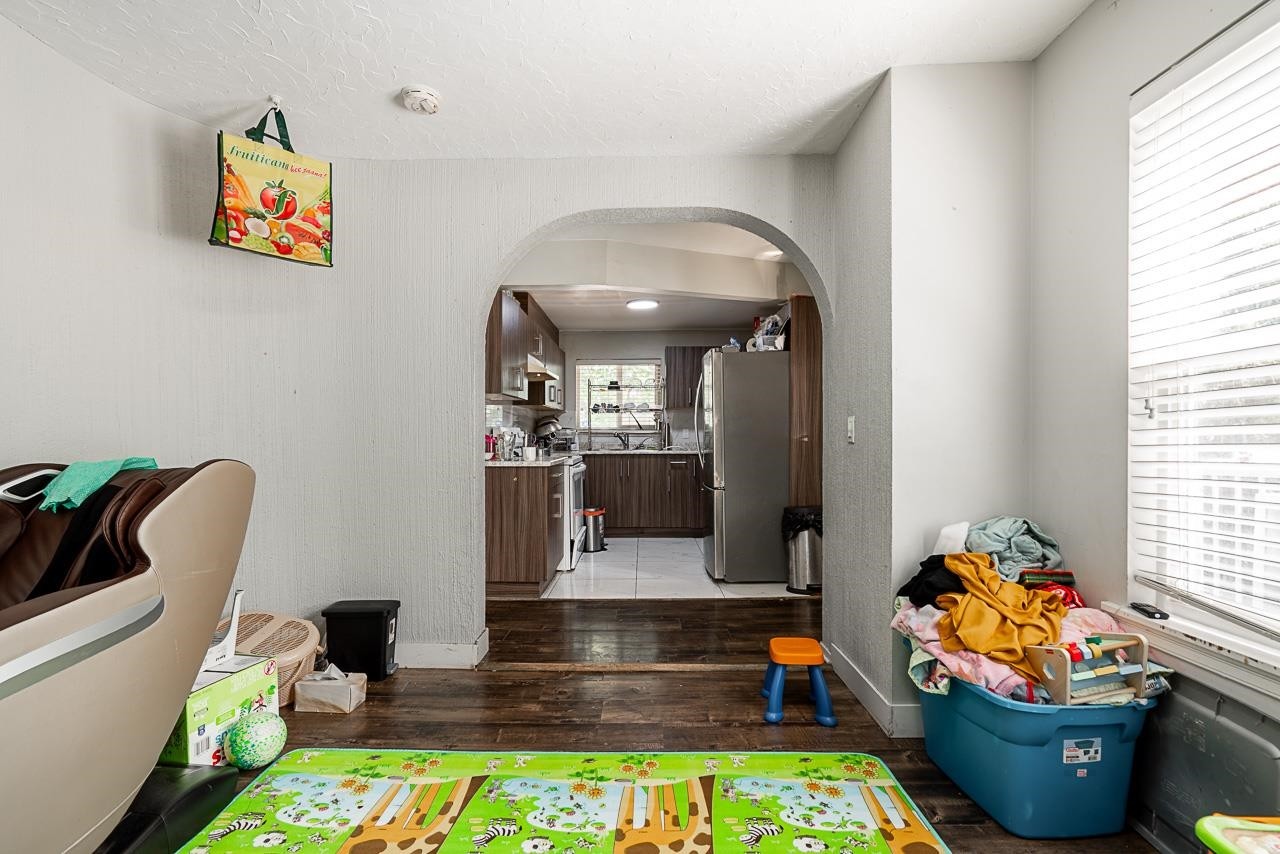 









19273


80

Avenue,
Surrey,




BC
V4N 4J1

