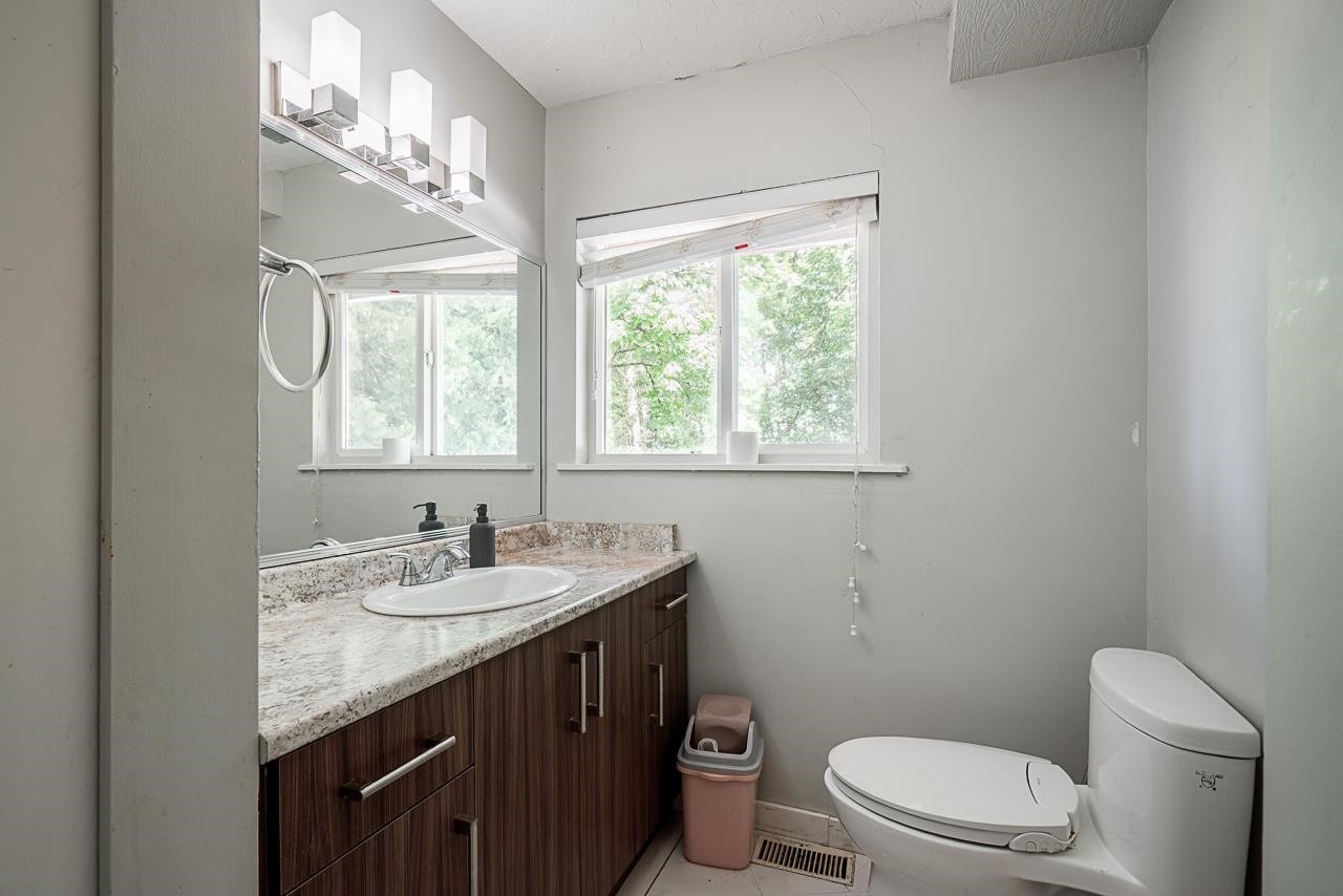 









19273


80

Avenue,
Surrey,




BC
V4N 4J1


