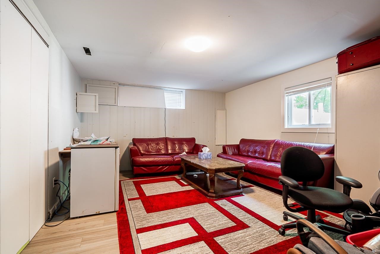 









19273


80

Avenue,
Surrey,




BC
V4N 4J1

