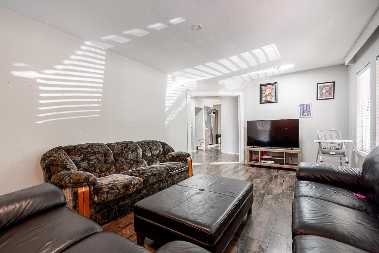 









19273


80

Avenue,
Surrey,




BC
V4N 4J1

