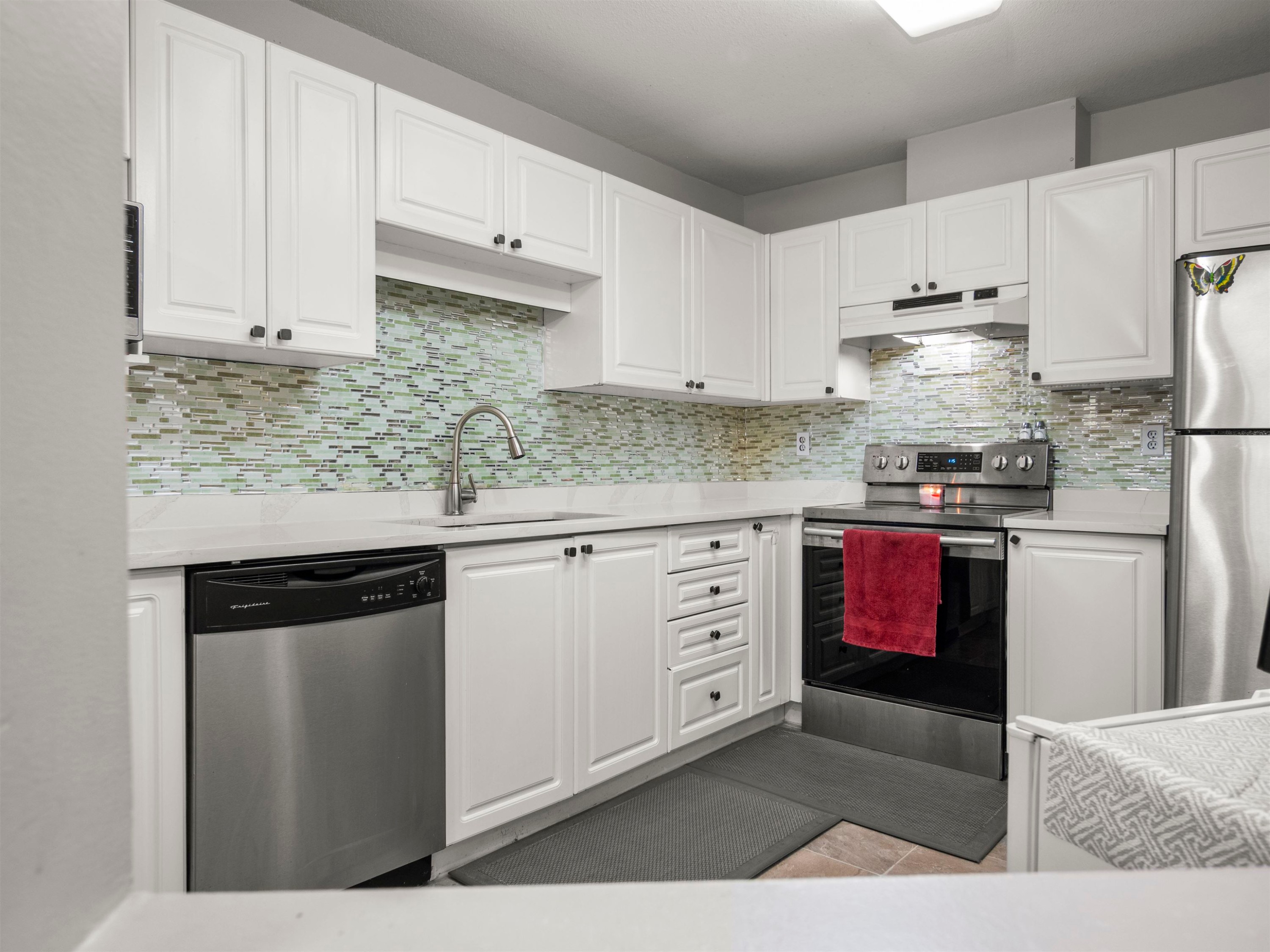 









8068


120a

Street, 115,
Surrey,




BC
V3W 3P3

