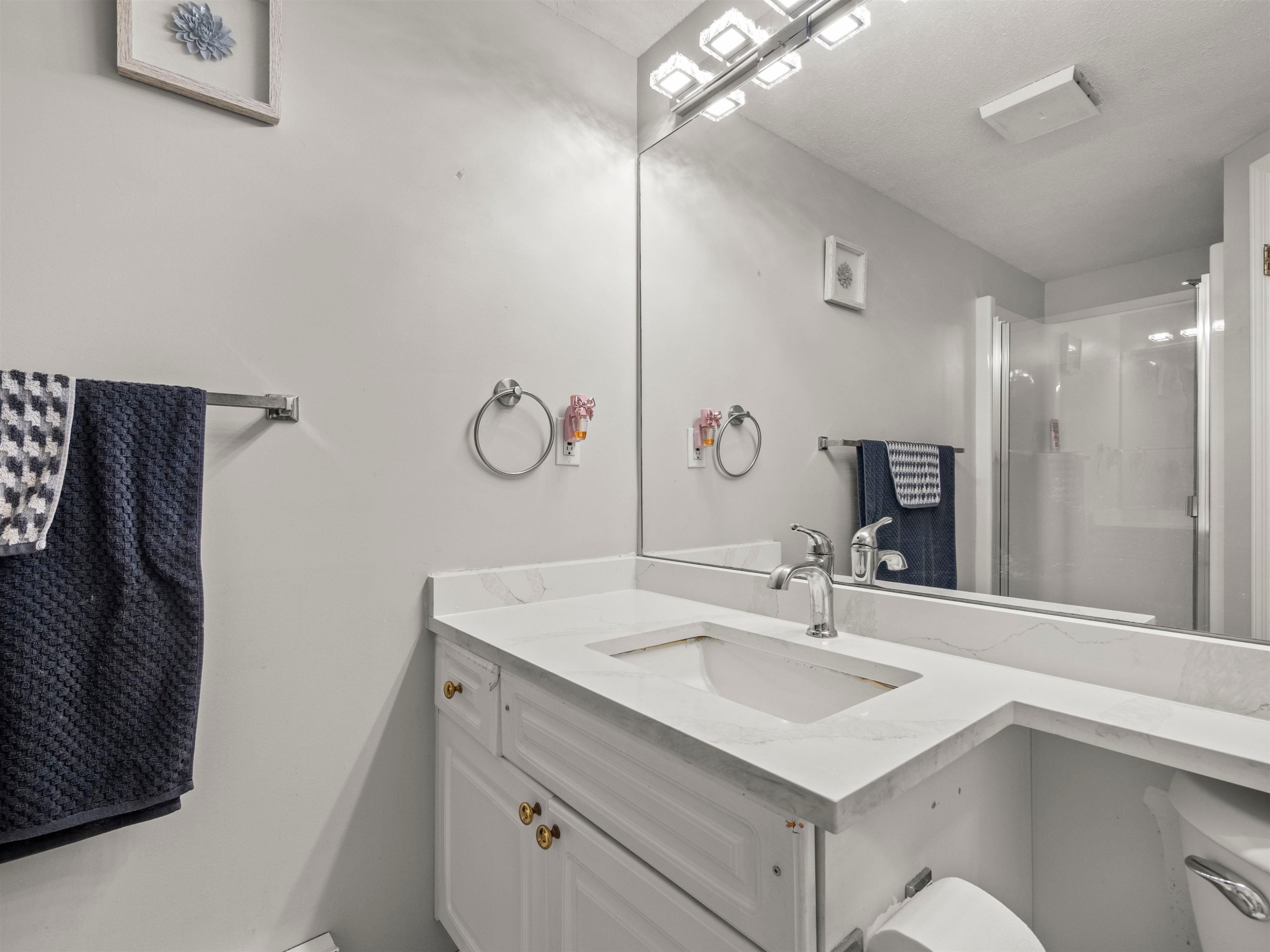 









8068


120a

Street, 115,
Surrey,




BC
V3W 3P3

