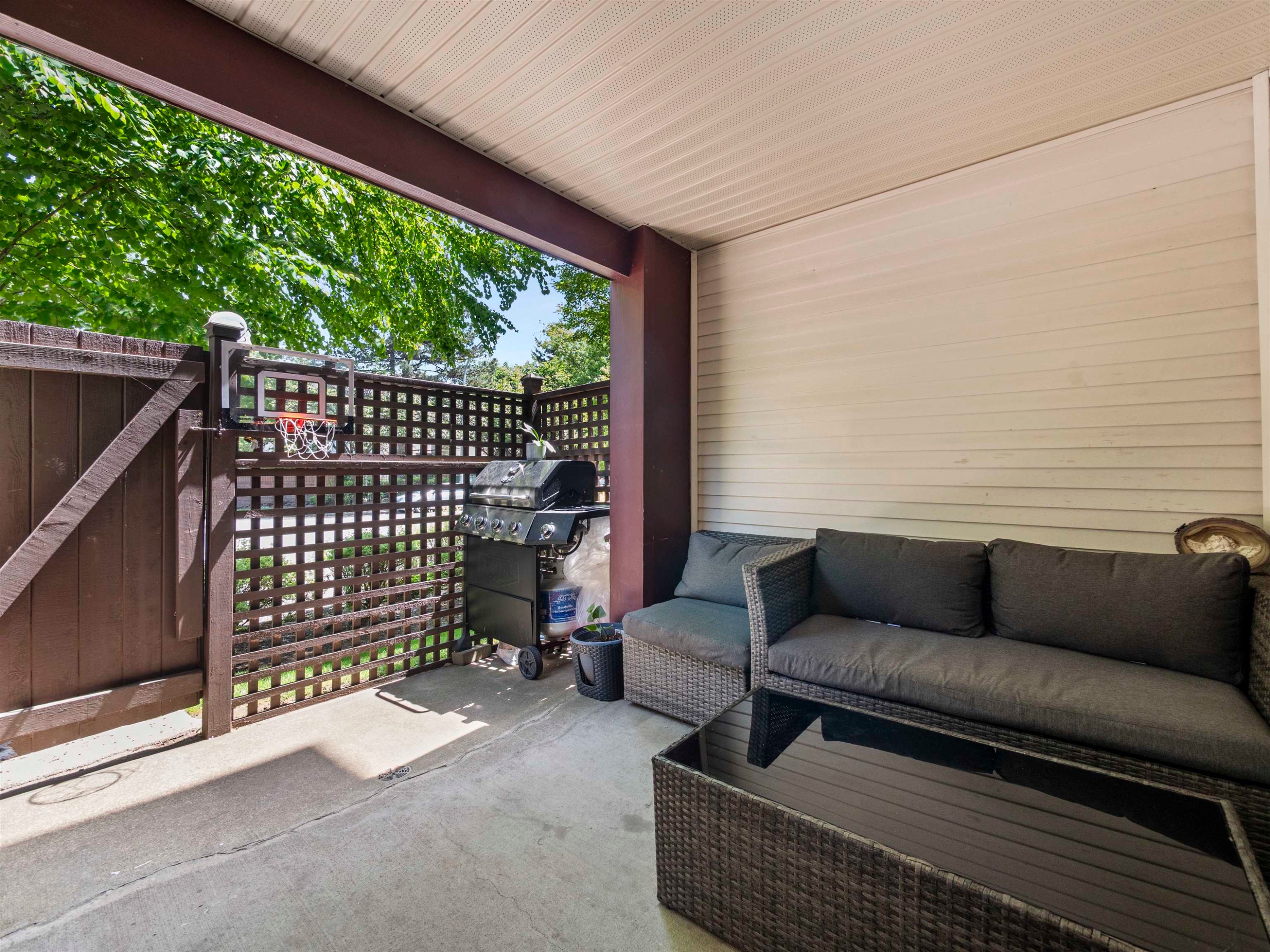 









8068


120a

Street, 115,
Surrey,




BC
V3W 3P3

