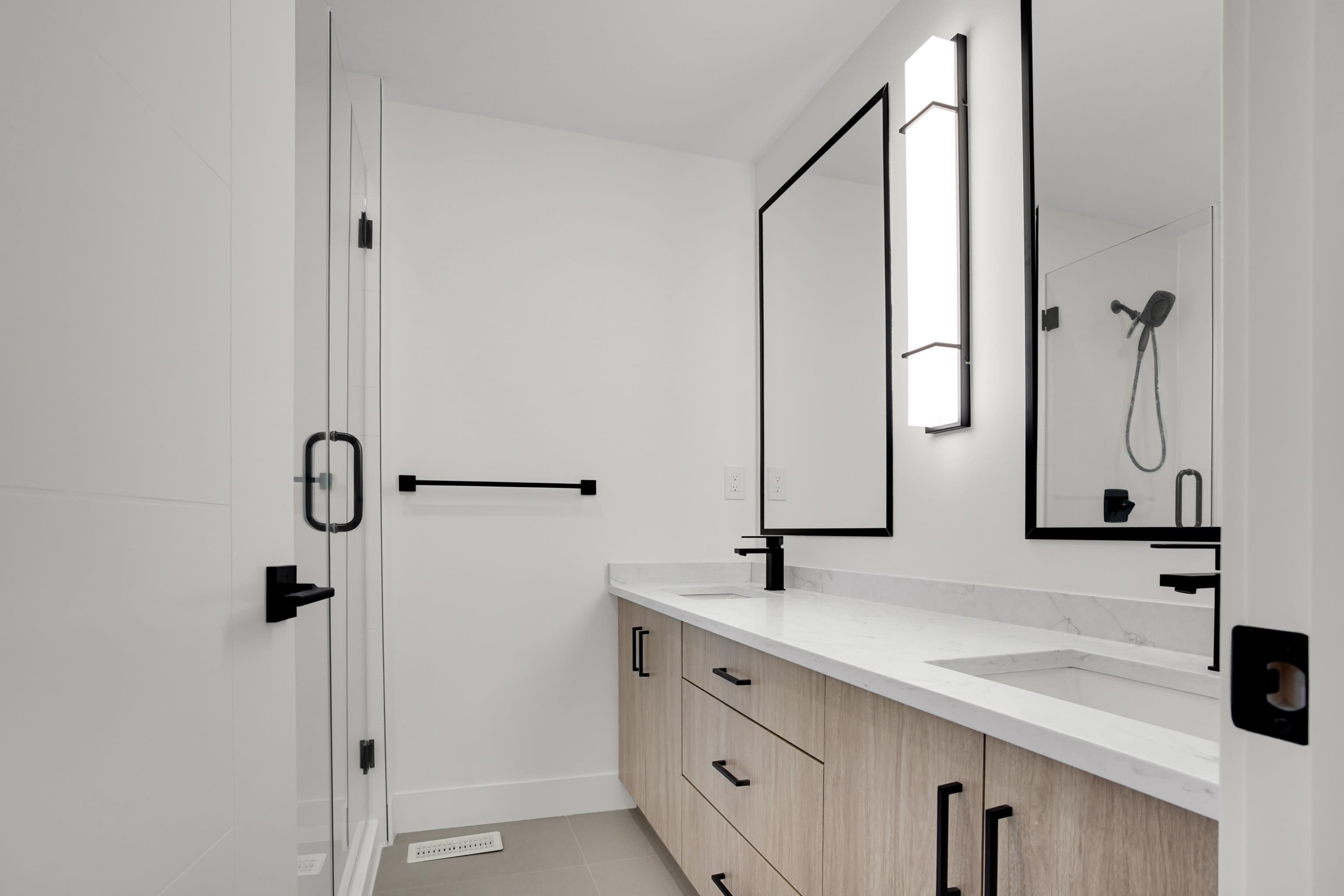 









2525


156

Street, 3,
Surrey,




BC
V3V 7P2

