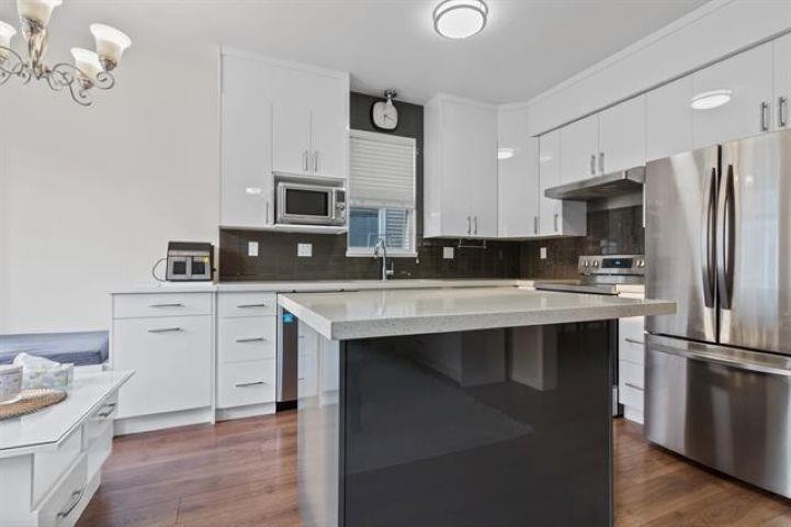 









6518


121

Street, 16,
Surrey,




BC
V3W 1C4

