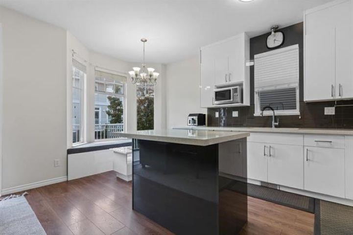 









6518


121

Street, 16,
Surrey,




BC
V3W 1C4

