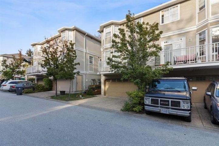 









6518


121

Street, 16,
Surrey,




BC
V3W 1C4

