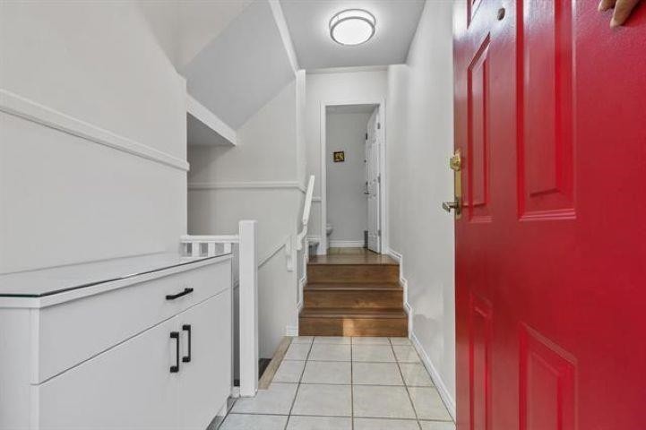 









6518


121

Street, 16,
Surrey,




BC
V3W 1C4

