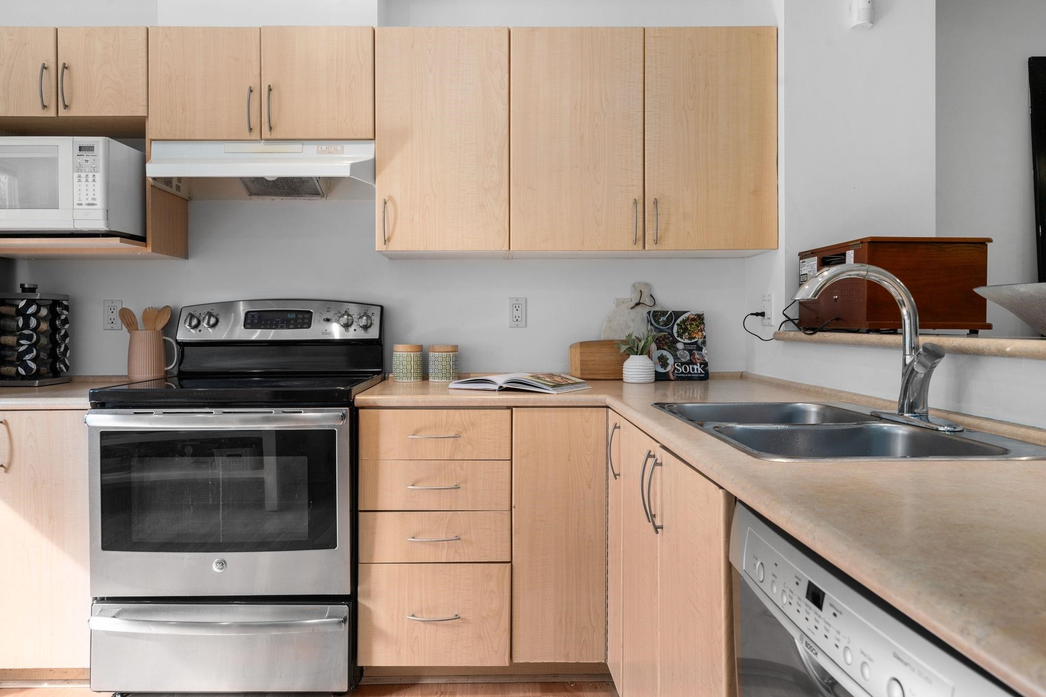 









15065


58

Avenue, 10,
Surrey,




BC
V3S 8Z5

