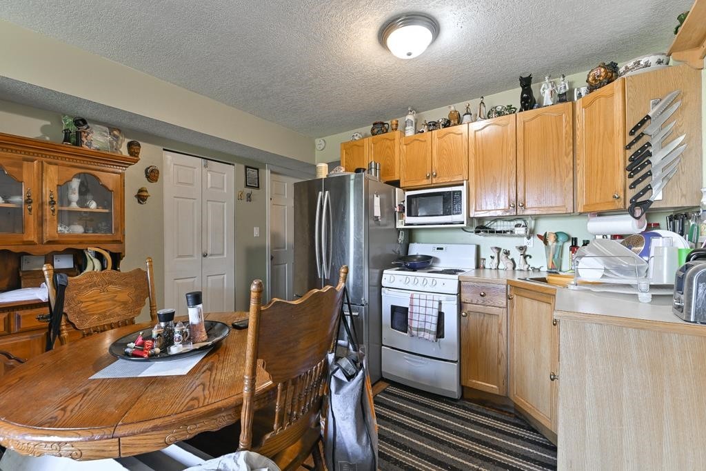 









6084


126

Street,
Surrey,




BC
V3X 1V6

