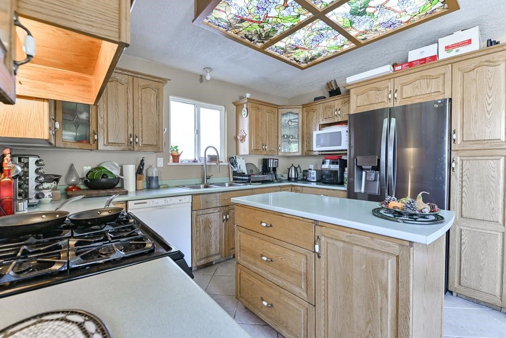 









6084


126

Street,
Surrey,




BC
V3X 1V6

