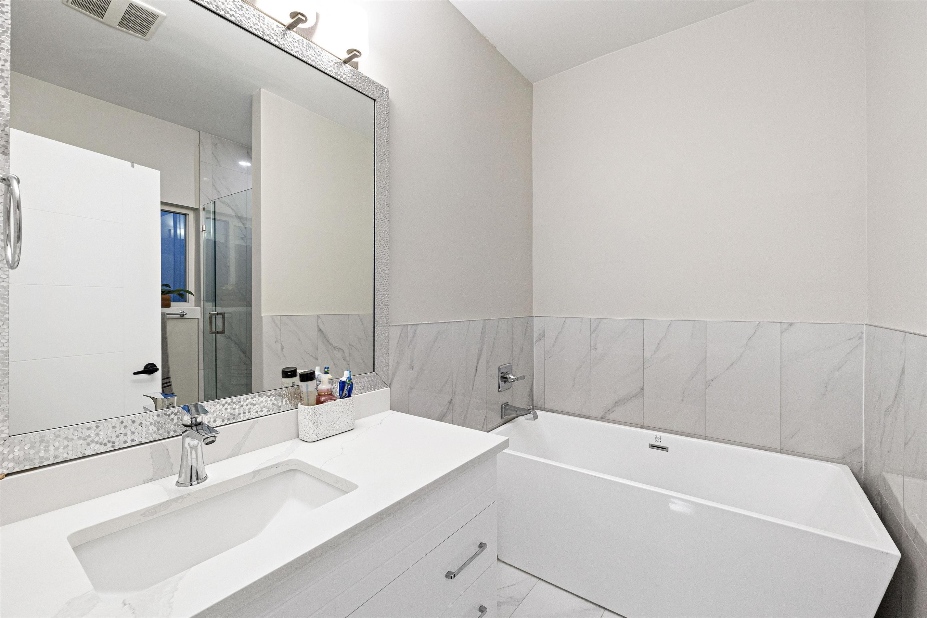 









8069


124

Street,
Surrey,




BC
V3W 0X7

