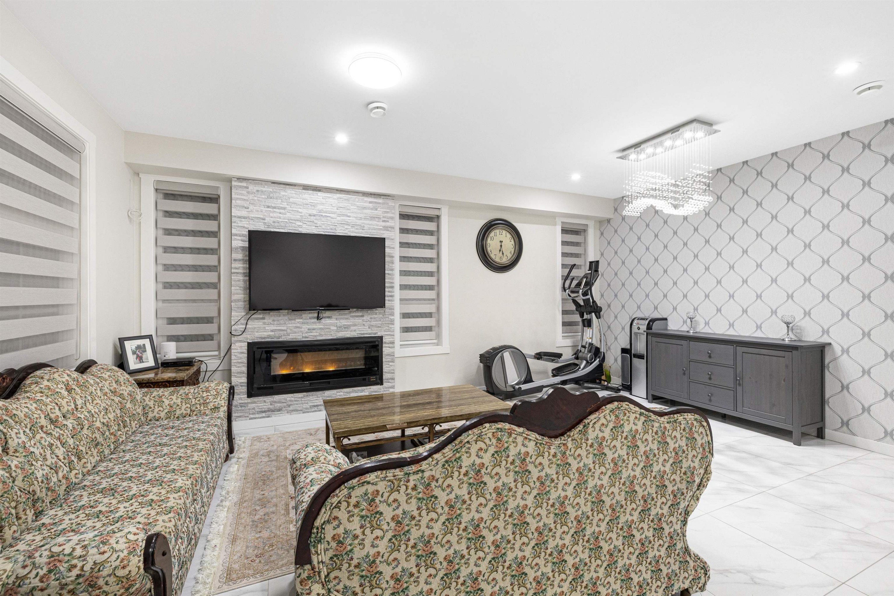 









8069


124

Street,
Surrey,




BC
V3W 0X7

