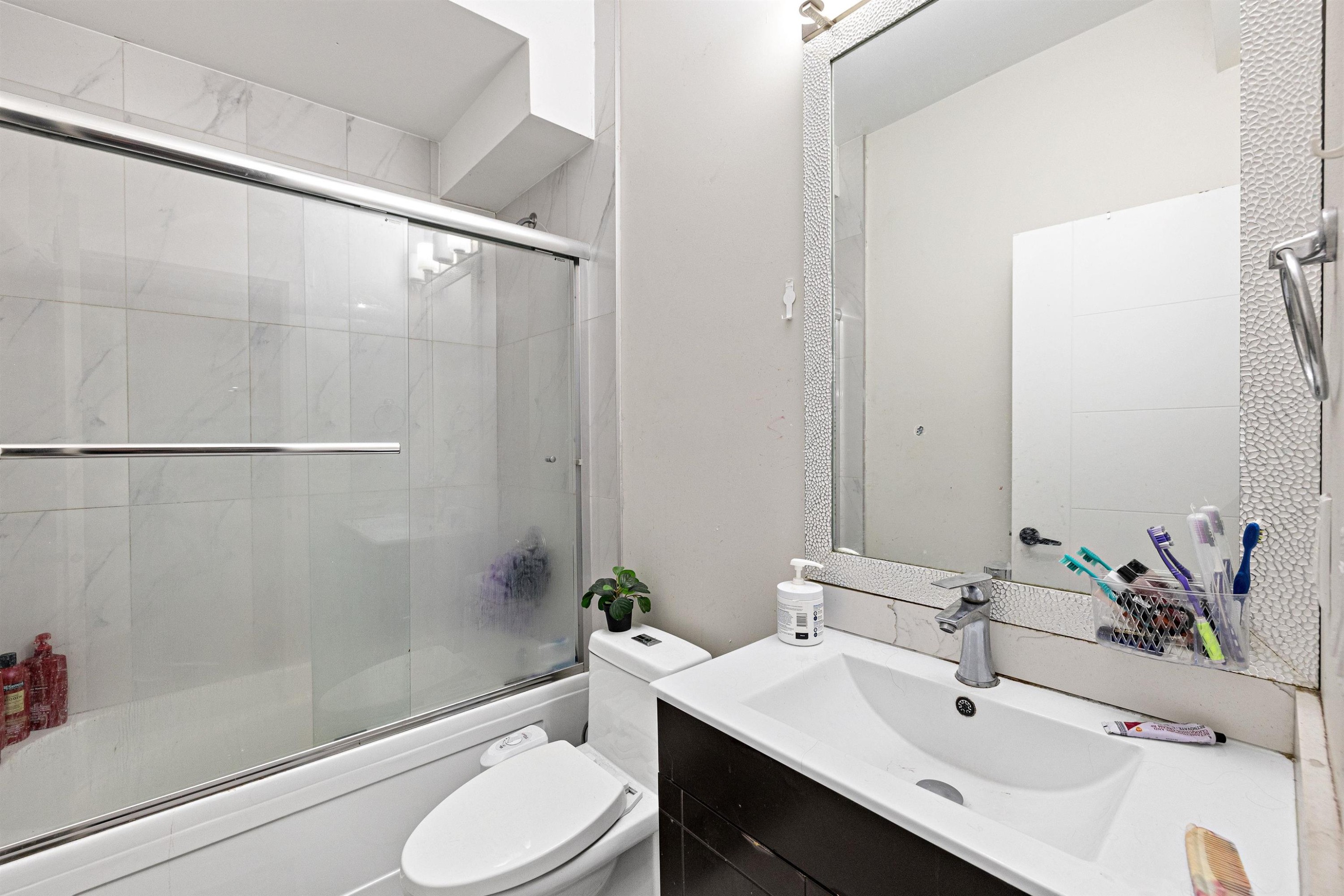 









8069


124

Street,
Surrey,




BC
V3W 0X7

