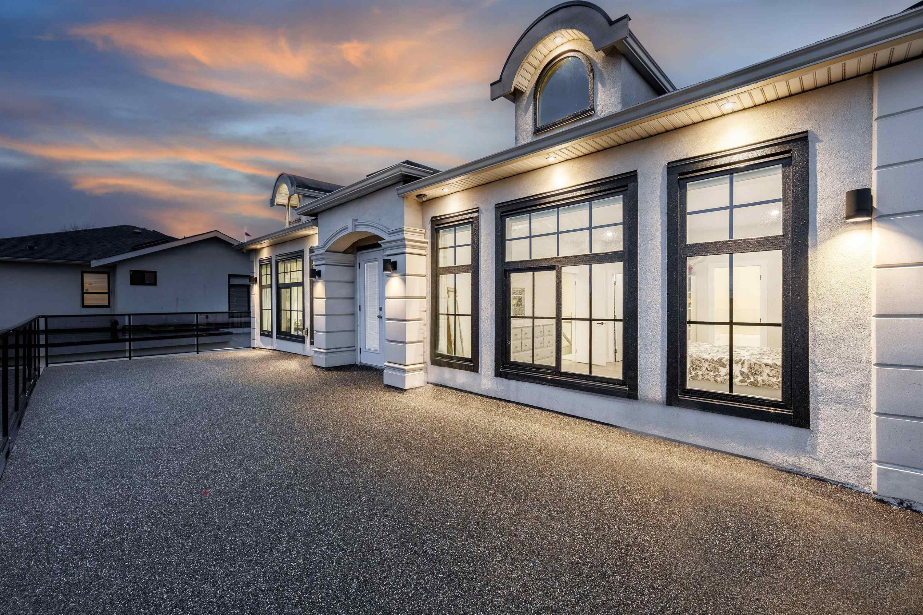 









8069


124

Street,
Surrey,




BC
V3W 0X7

