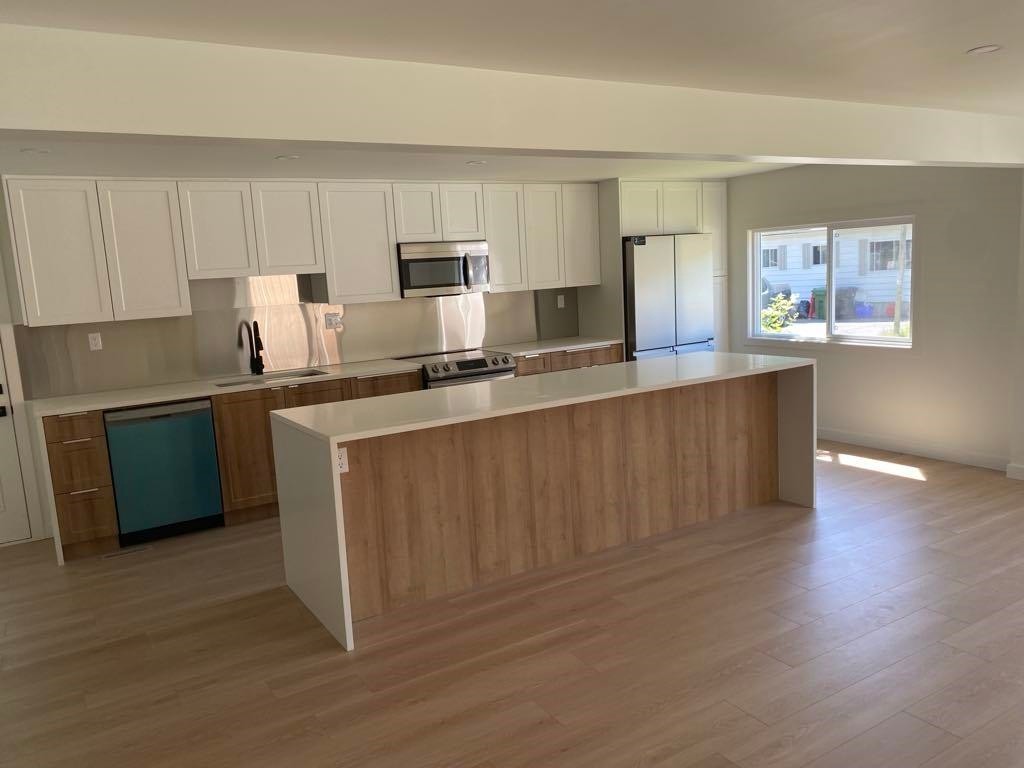 









8220


King George

Boulevard, 81,
Surrey,




BC
V3W 6E1

