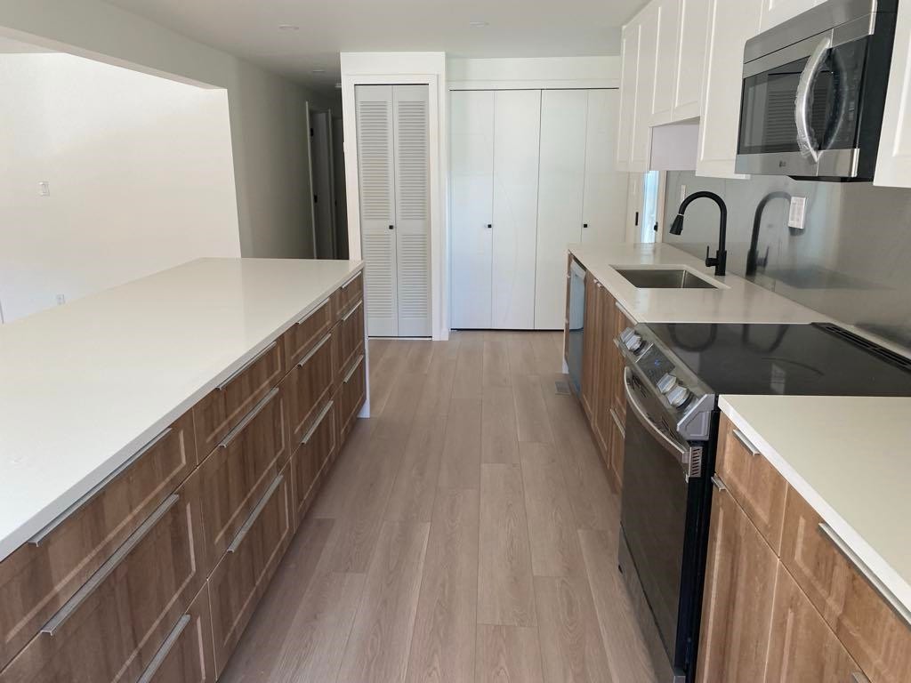 









8220


King George

Boulevard, 81,
Surrey,




BC
V3W 6E1


