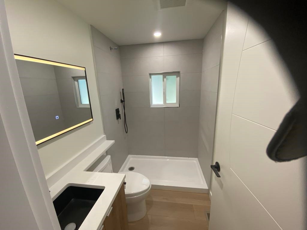 









8220


King George

Boulevard, 81,
Surrey,




BC
V3W 6E1

