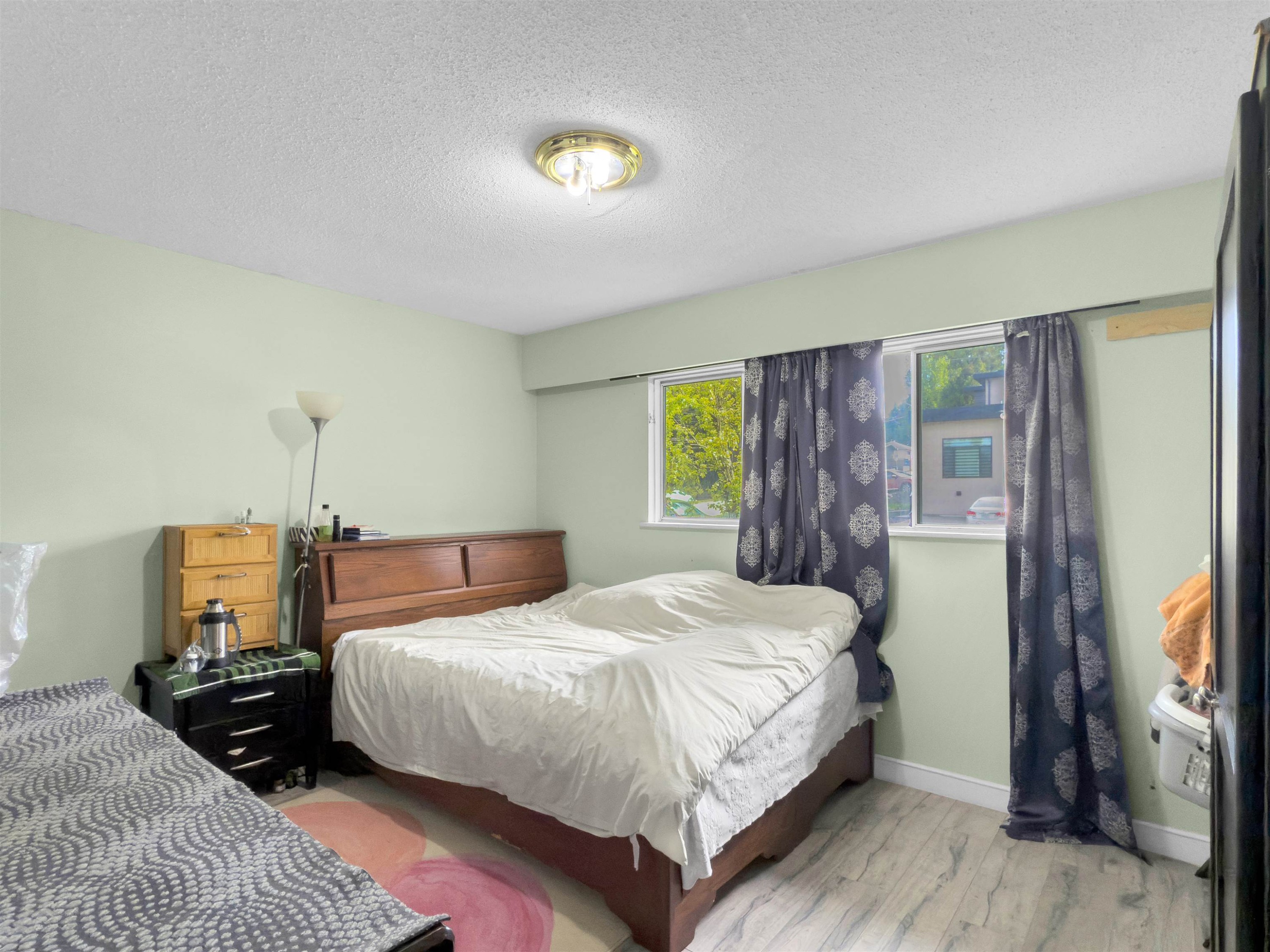 









12429


99

Avenue,
Surrey,




BC
V3V 2P1

