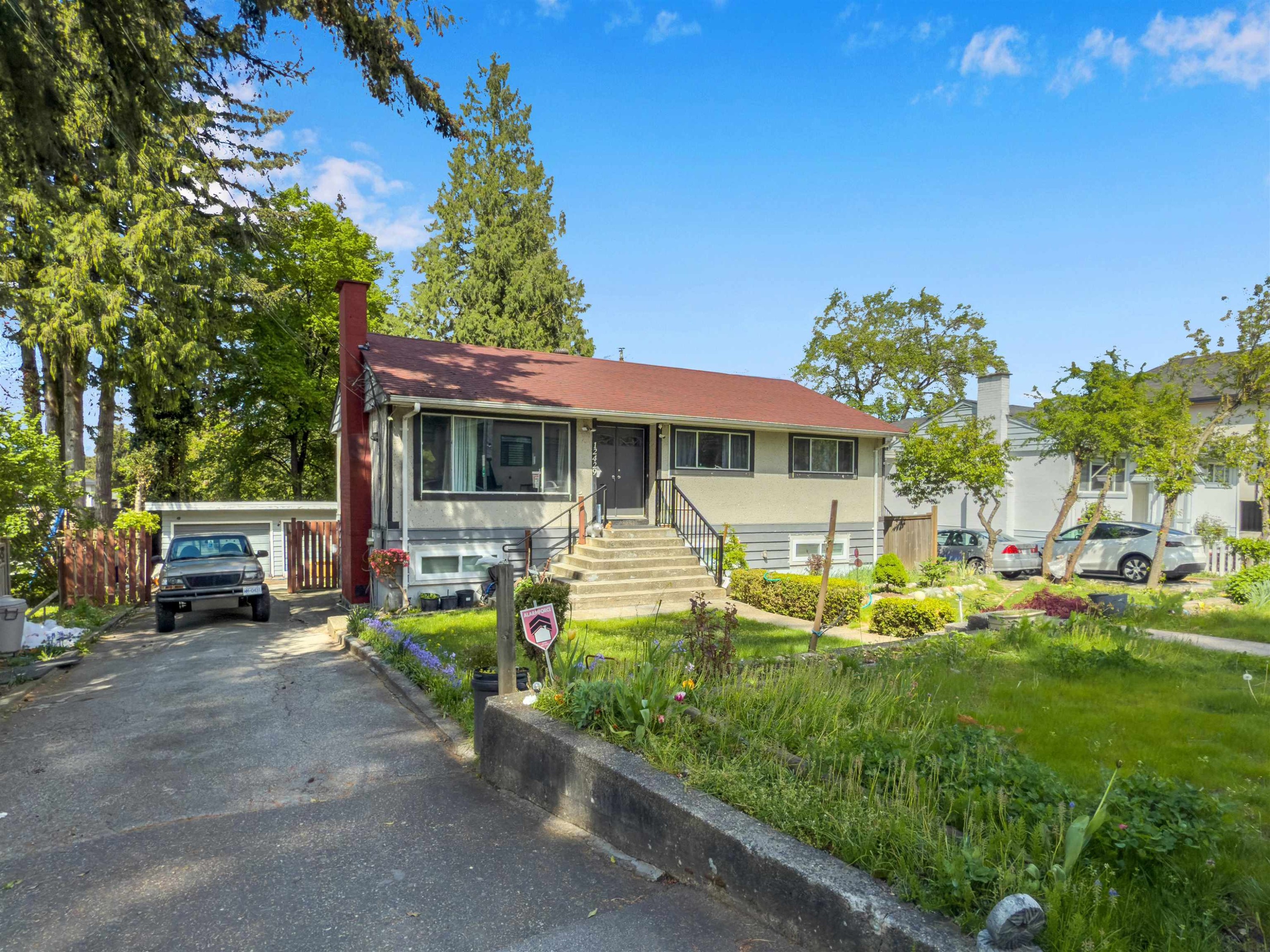 









12429


99

Avenue,
Surrey,




BC
V3V 2P1

