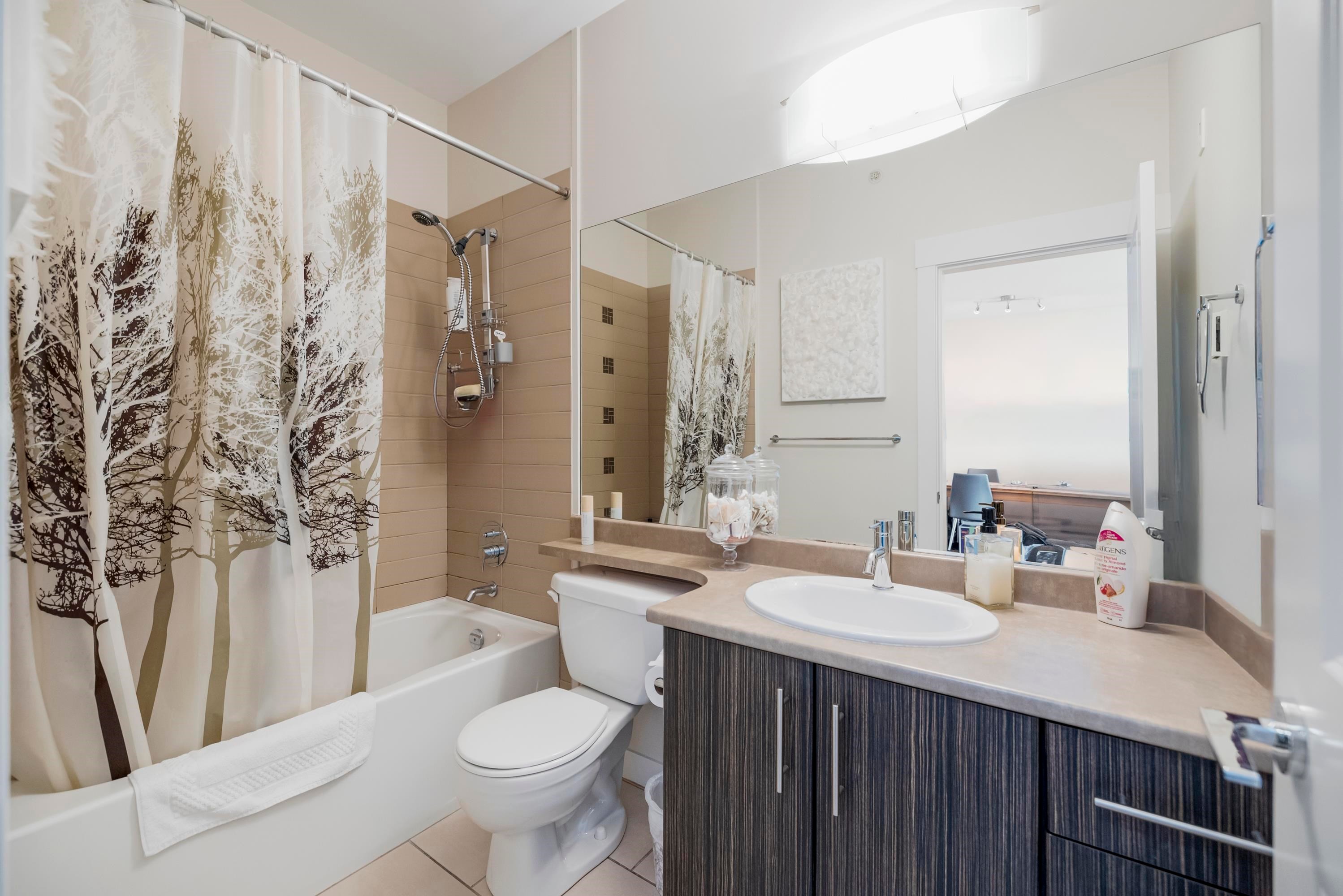 









33546


Holland

Avenue, 406,
Abbotsford,




BC
V2S 0C1

