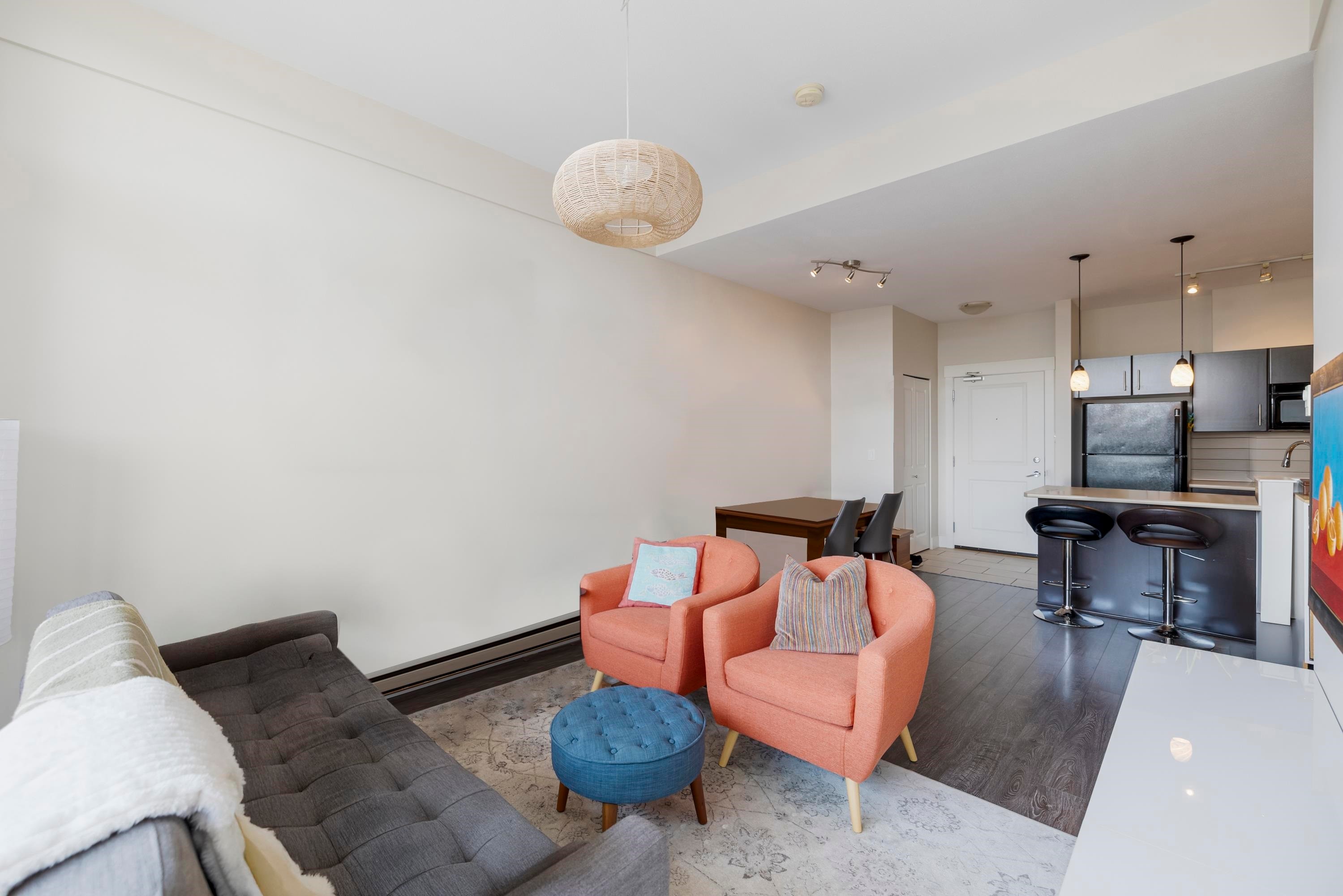 









33546


Holland

Avenue, 406,
Abbotsford,




BC
V2S 0C1

