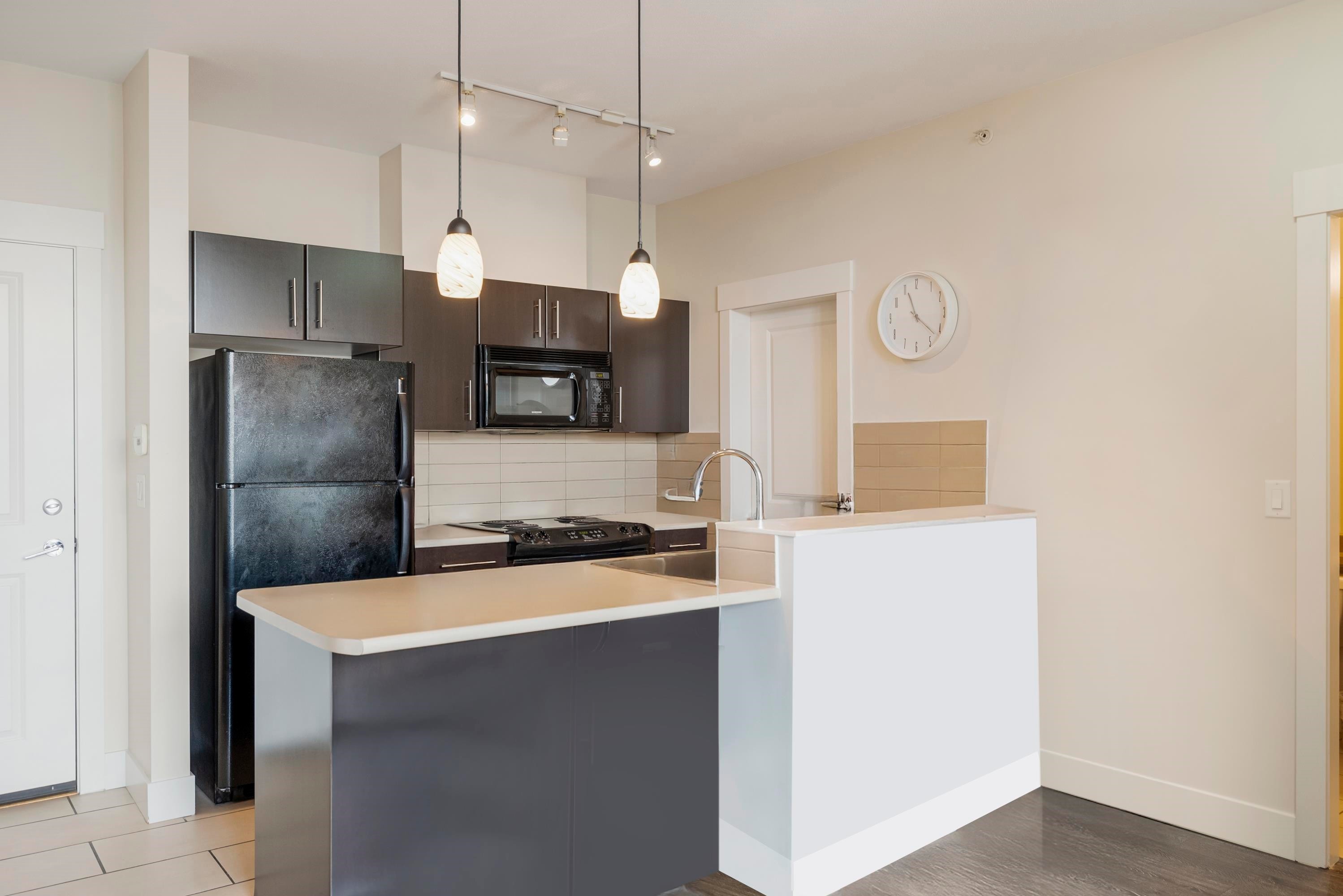 









33546


Holland

Avenue, 406,
Abbotsford,




BC
V2S 0C1

