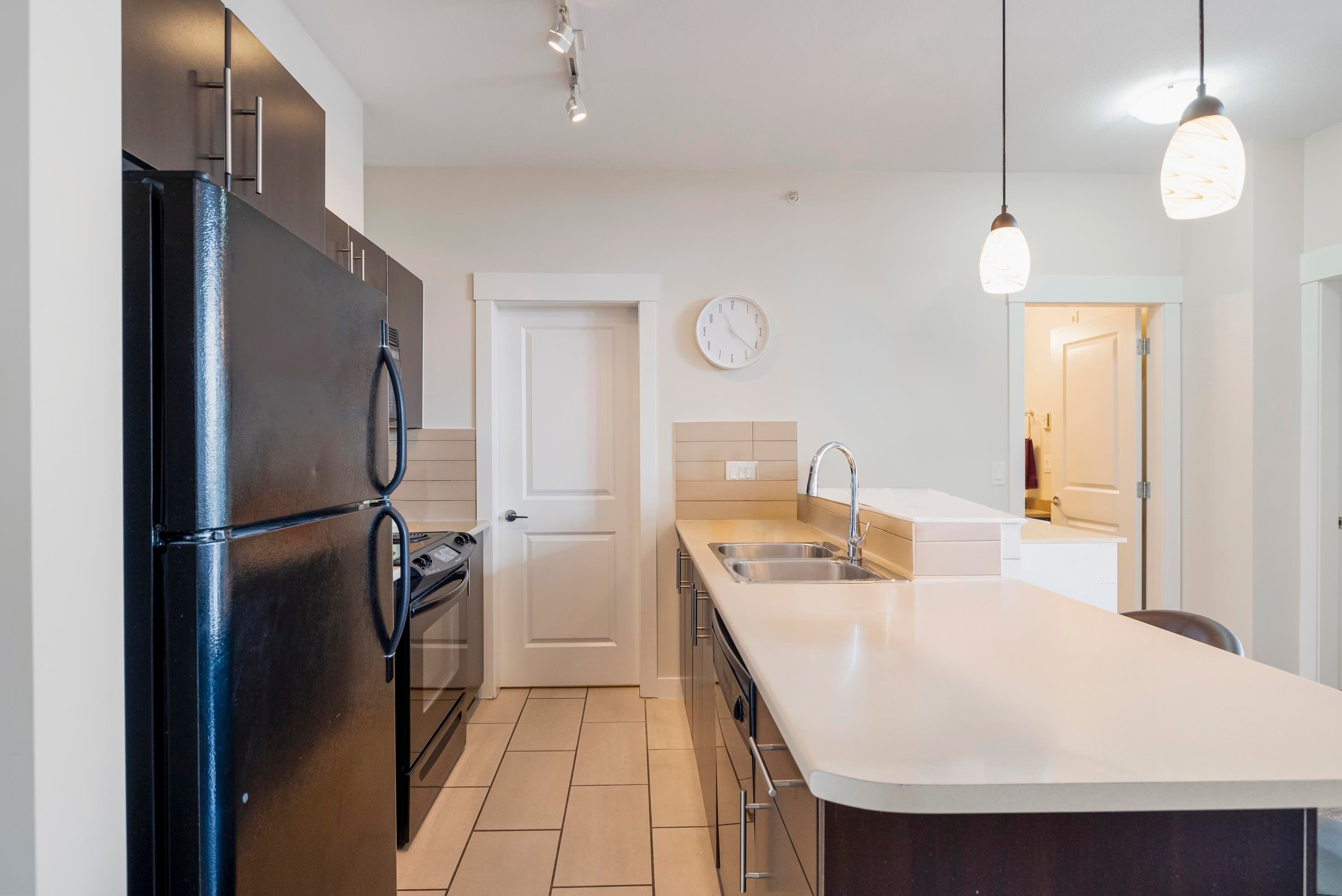 









33546


Holland

Avenue, 406,
Abbotsford,




BC
V2S 0C1

