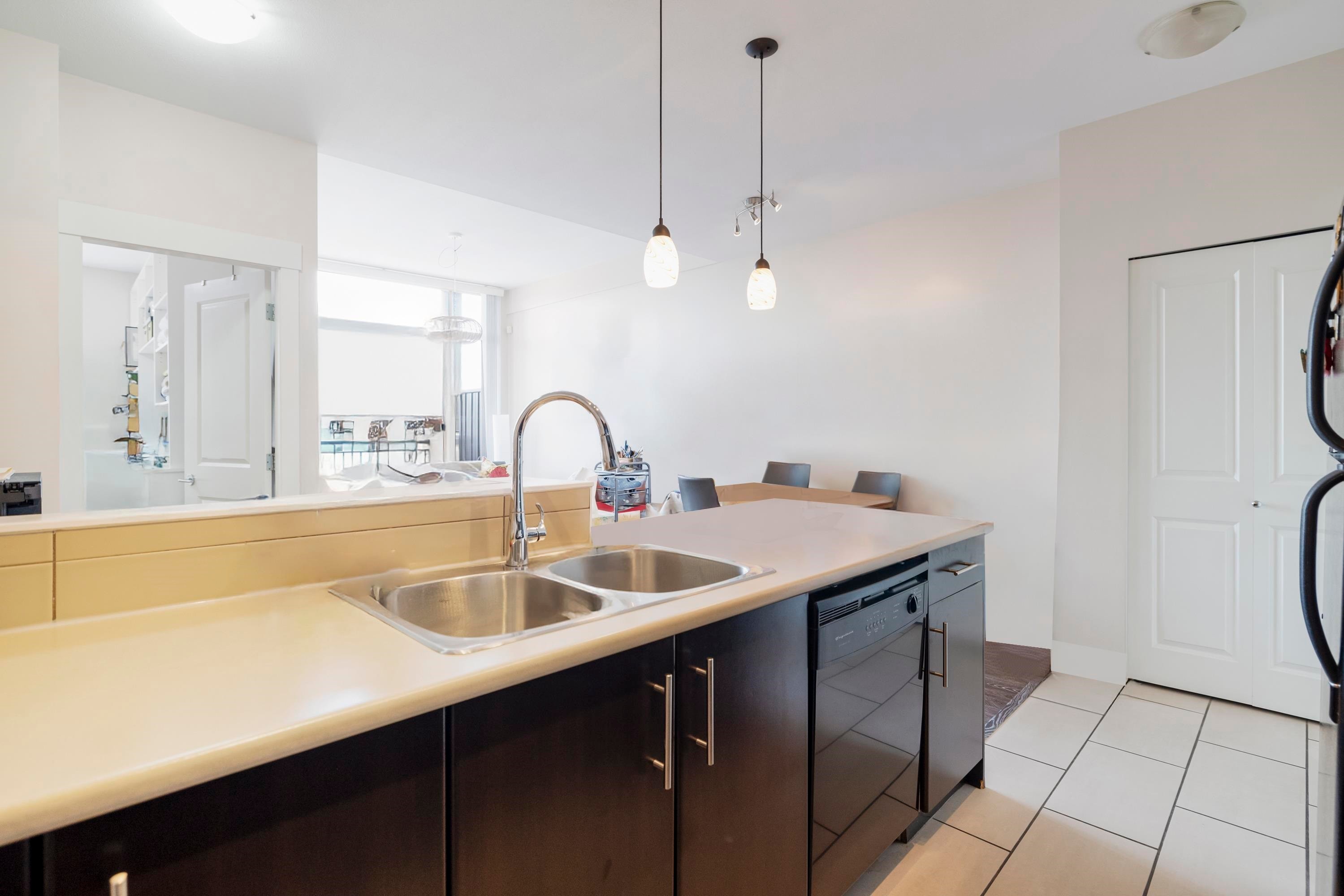 









33546


Holland

Avenue, 406,
Abbotsford,




BC
V2S 0C1

