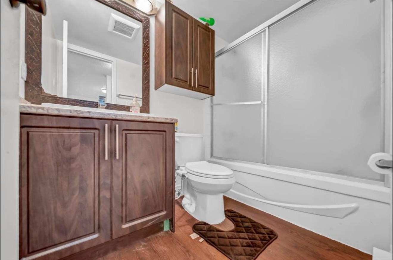 









13339


70b

Avenue,
Surrey,




BC
V3W 7Z3

