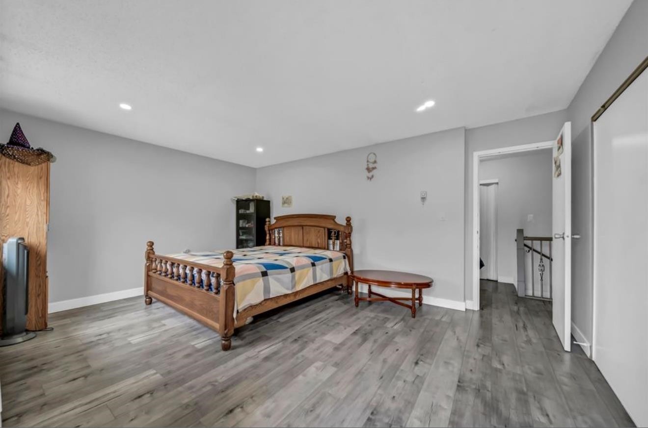 









13339


70b

Avenue,
Surrey,




BC
V3W 7Z3

