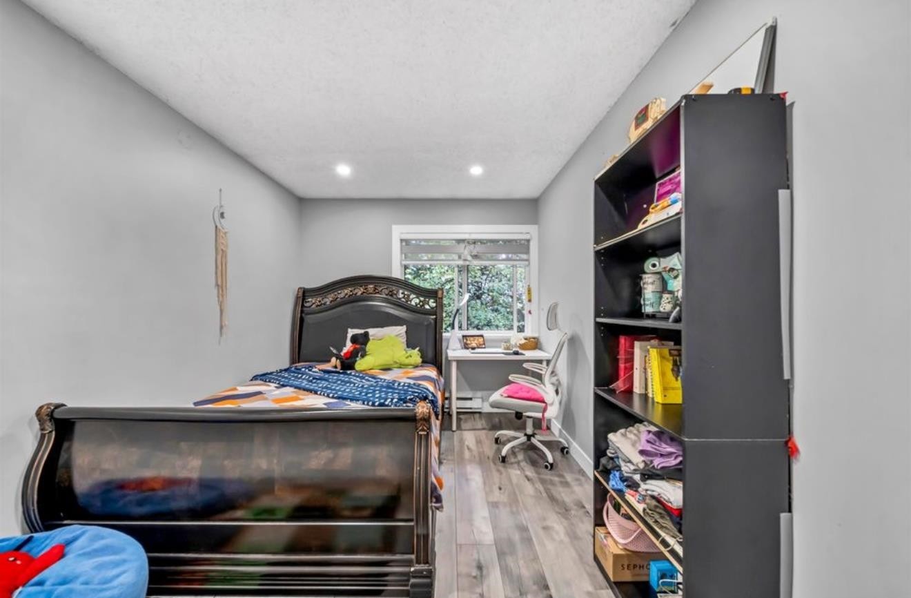 









13339


70b

Avenue,
Surrey,




BC
V3W 7Z3

