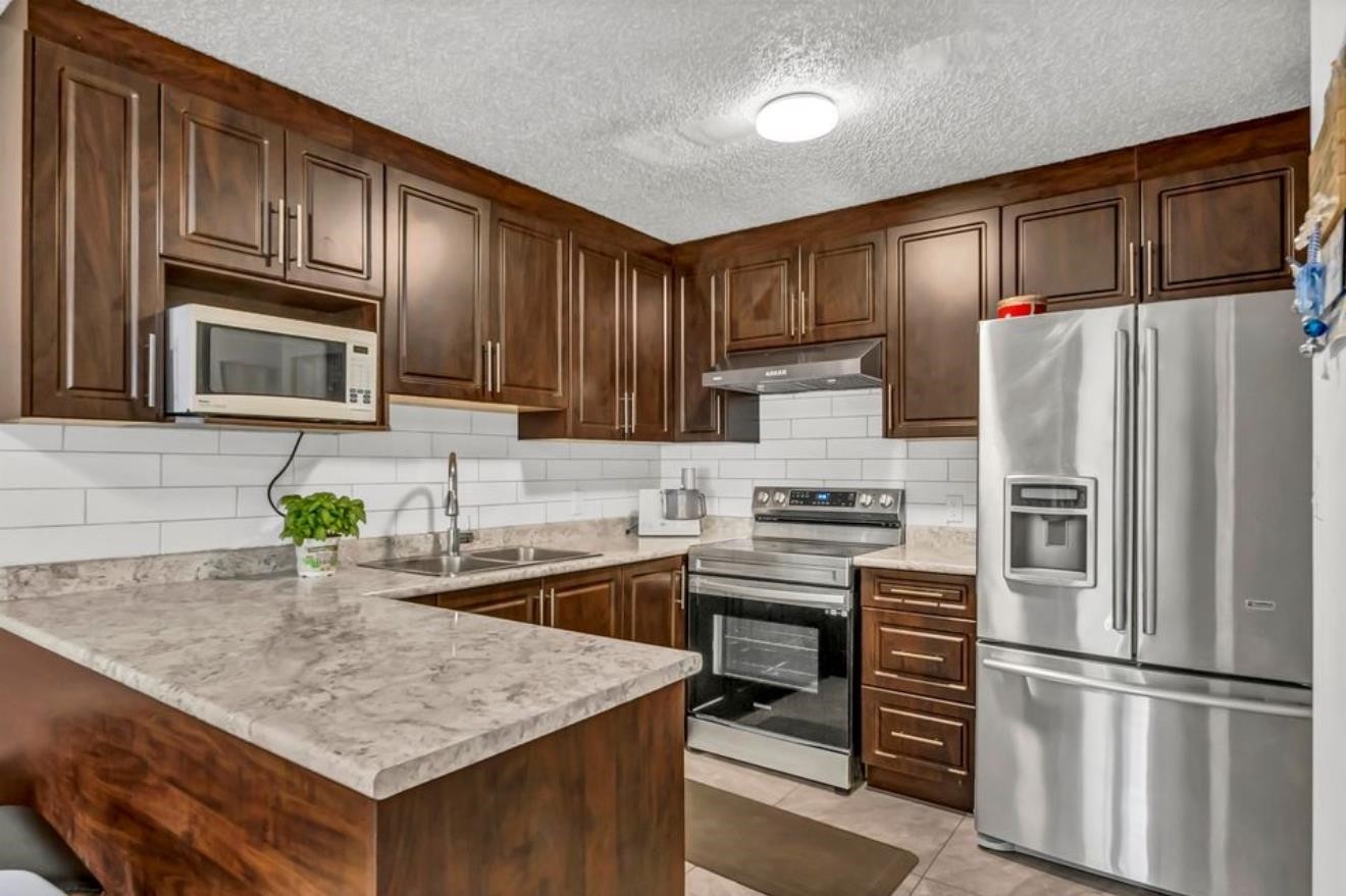 









13339


70b

Avenue,
Surrey,




BC
V3W 7Z3

