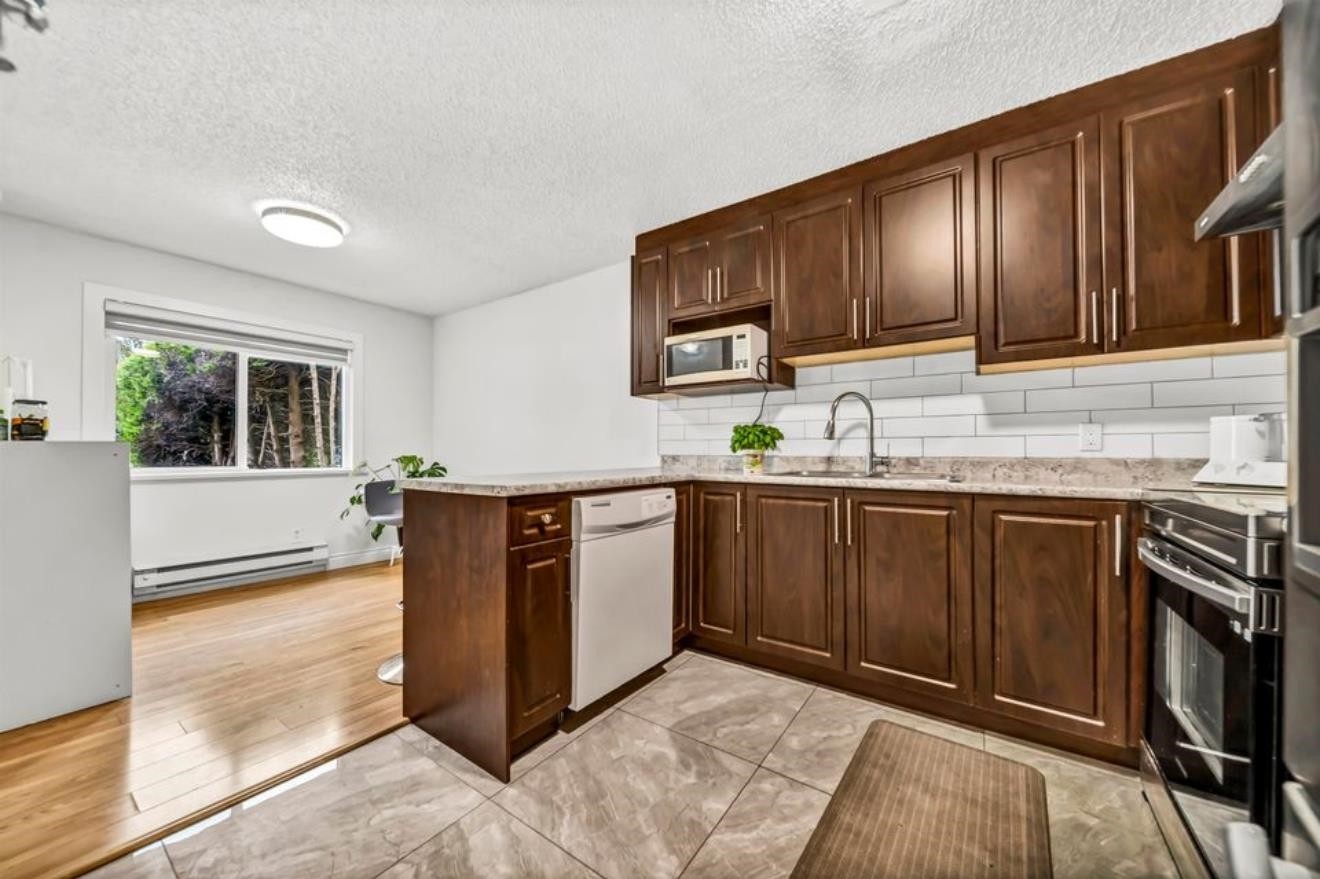 









13339


70b

Avenue,
Surrey,




BC
V3W 7Z3

