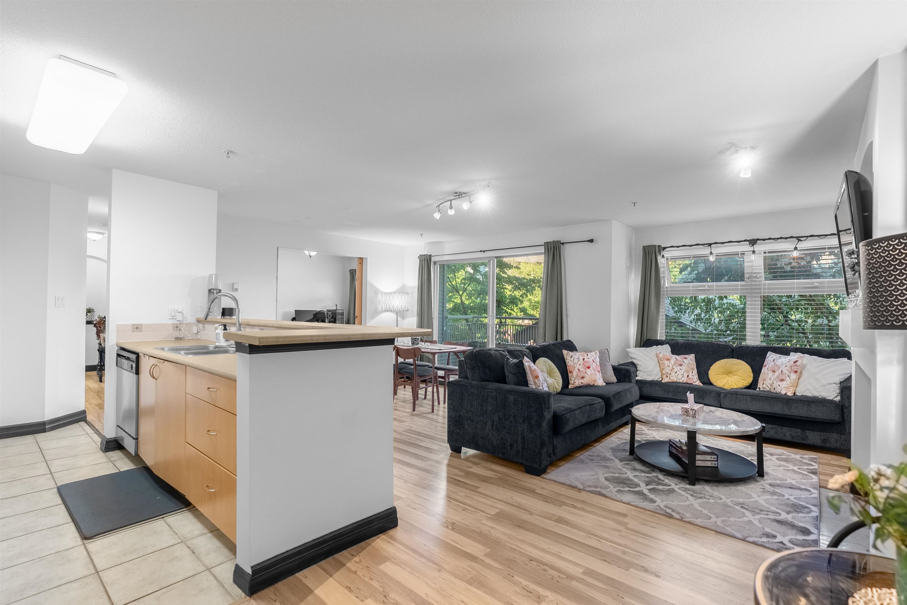 









15220


Guildford

Drive, 201,
Surrey,




BC
V3R 0Y6

