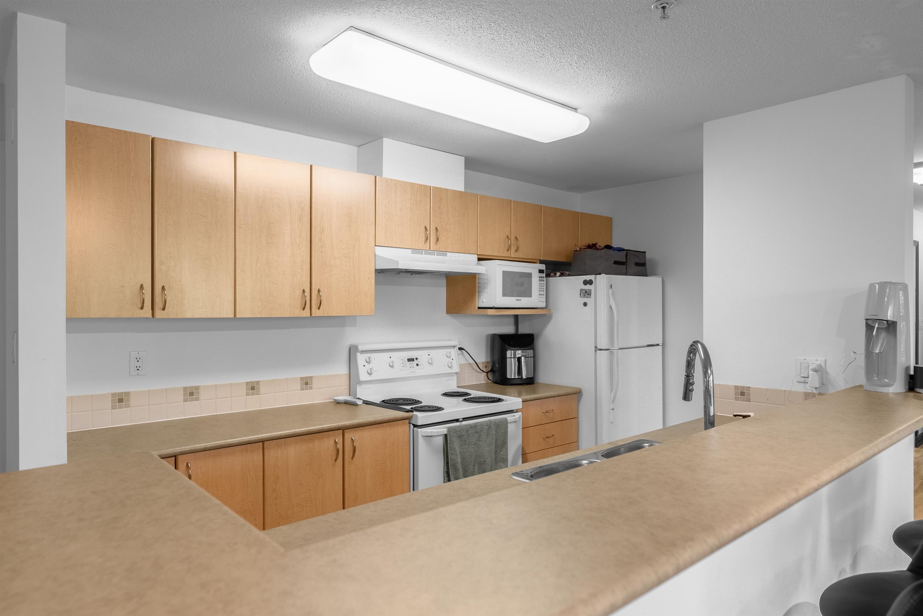 









15220


Guildford

Drive, 201,
Surrey,




BC
V3R 0Y6

