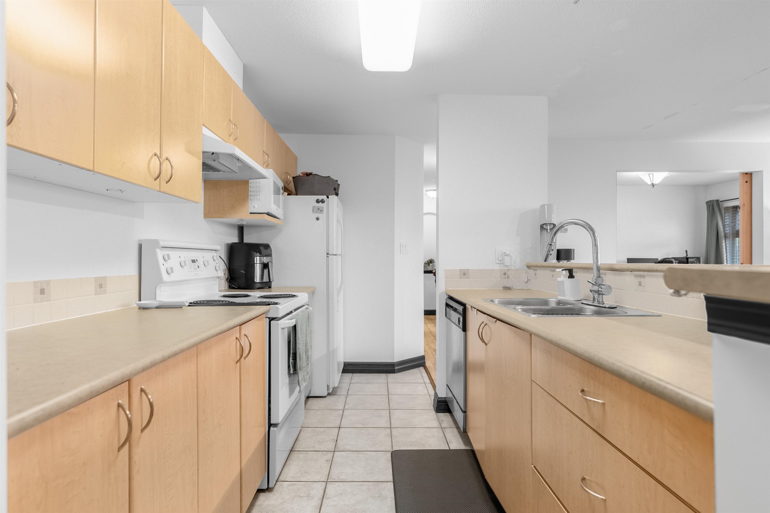 









15220


Guildford

Drive, 201,
Surrey,




BC
V3R 0Y6

