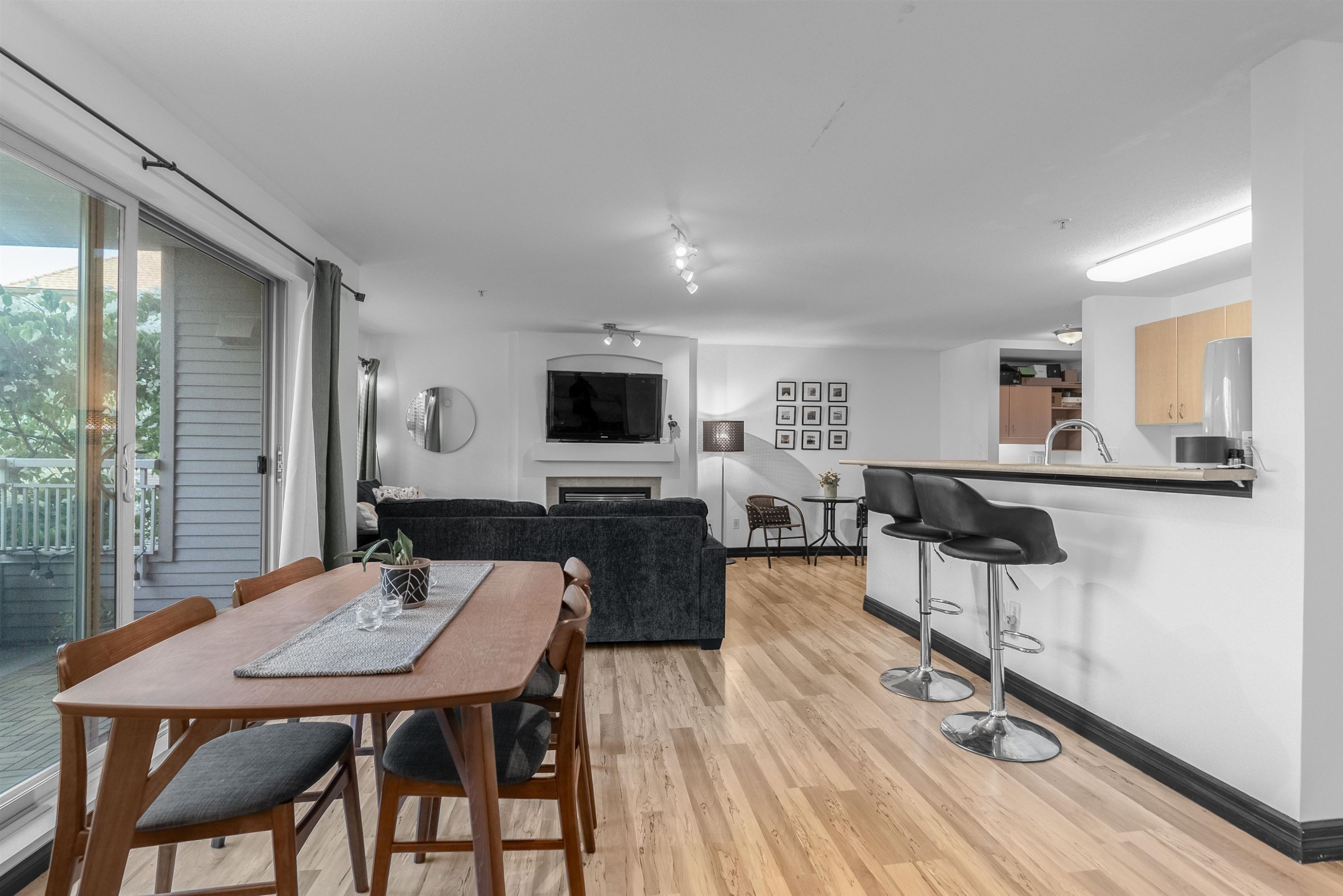 









15220


Guildford

Drive, 201,
Surrey,




BC
V3R 0Y6

