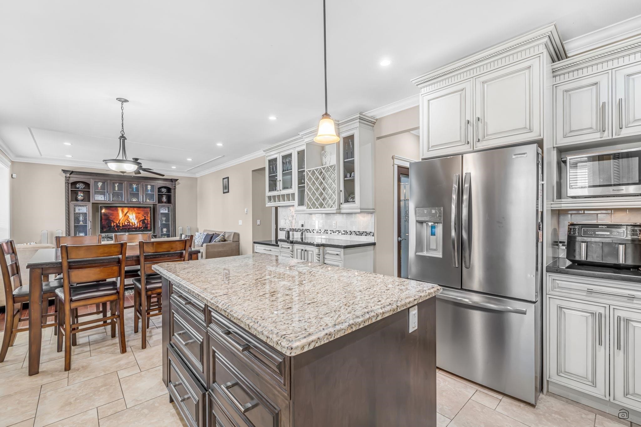 









5963


125

Street,
Surrey,




BC
V3X 1X2

