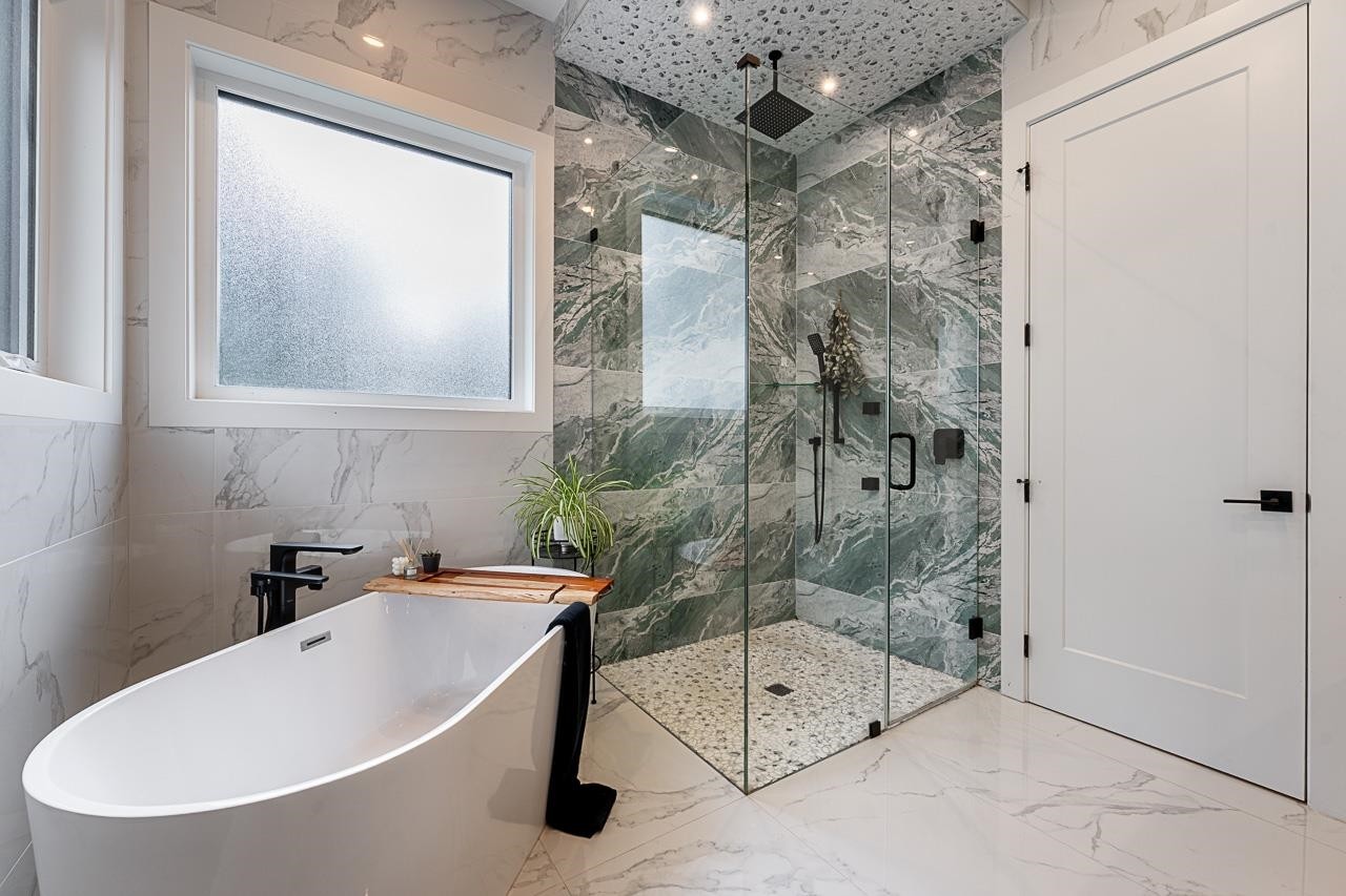 









7663


127

Street,
Surrey,




BC
V3W 4B1


