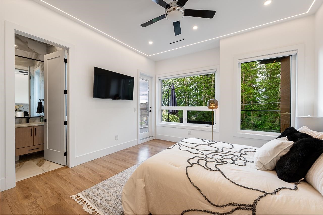 









7663


127

Street,
Surrey,




BC
V3W 4B1


