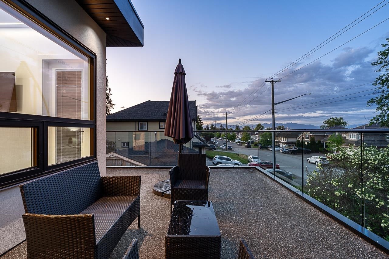 









7663


127

Street,
Surrey,




BC
V3W 4B1

