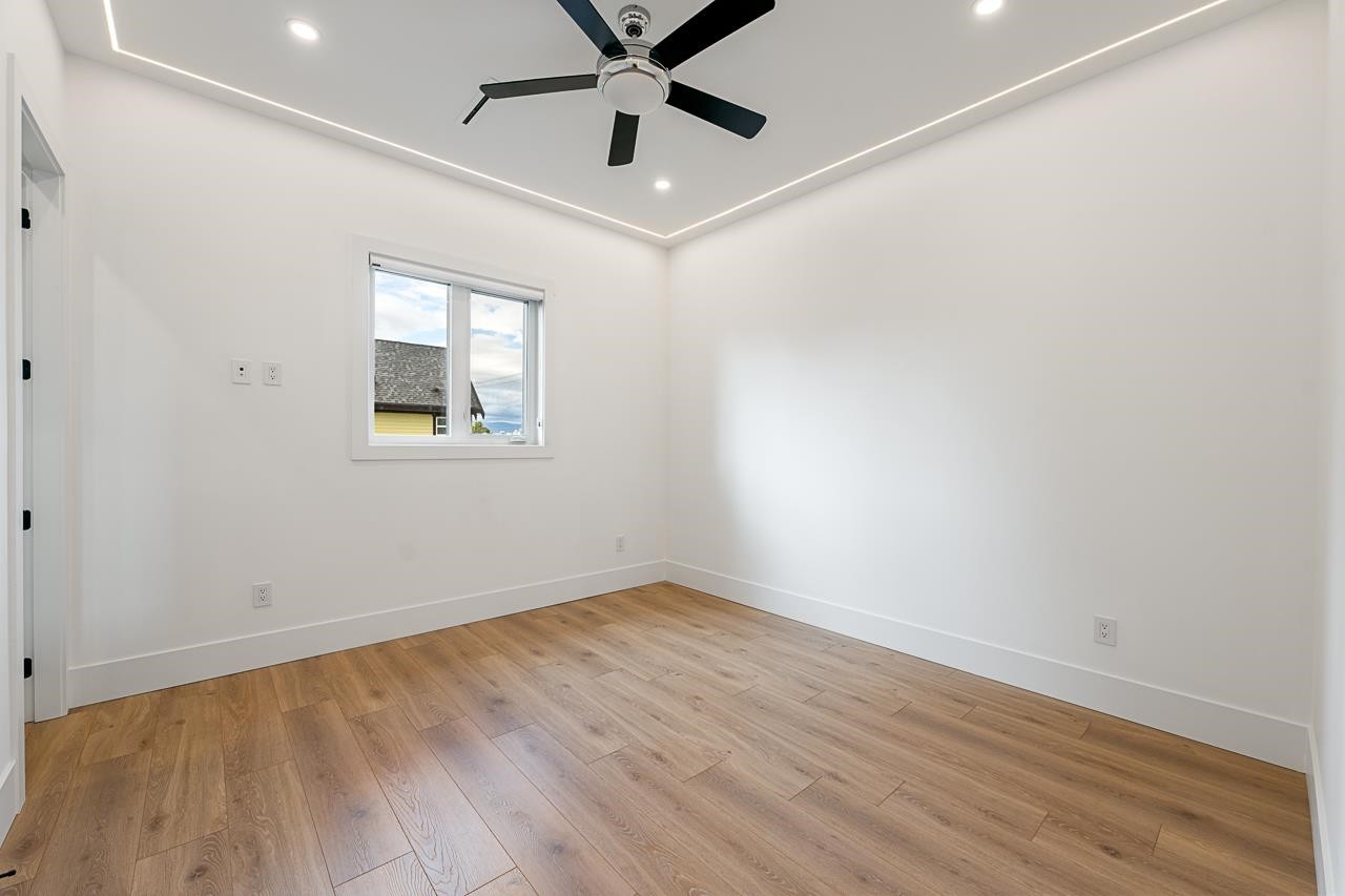 









7663


127

Street,
Surrey,




BC
V3W 4B1

