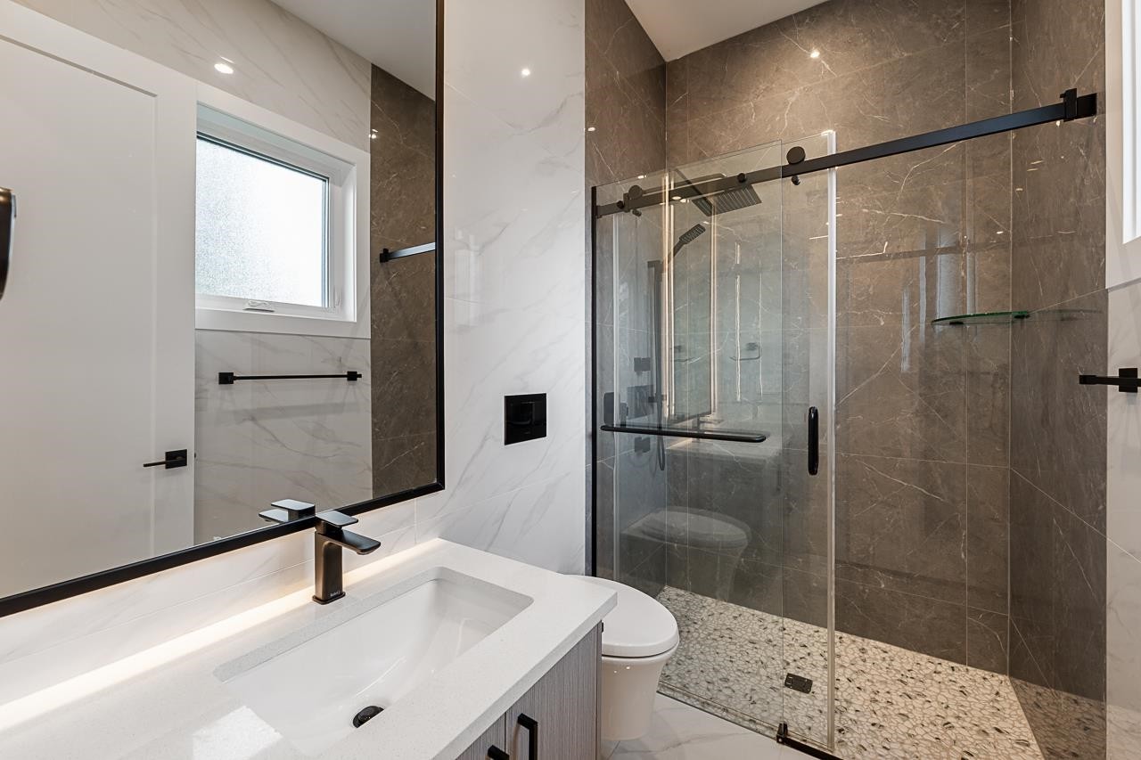 









7663


127

Street,
Surrey,




BC
V3W 4B1

