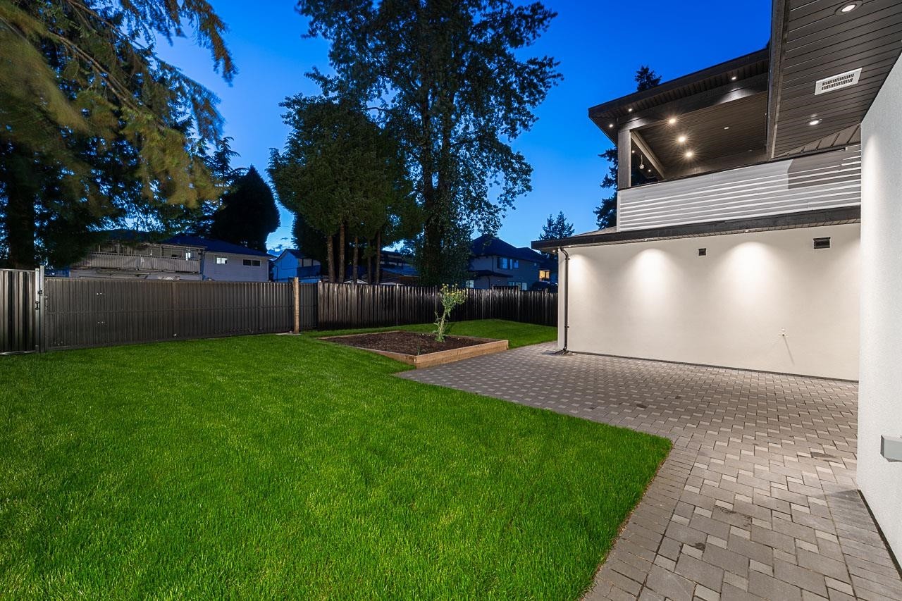 









7663


127

Street,
Surrey,




BC
V3W 4B1

