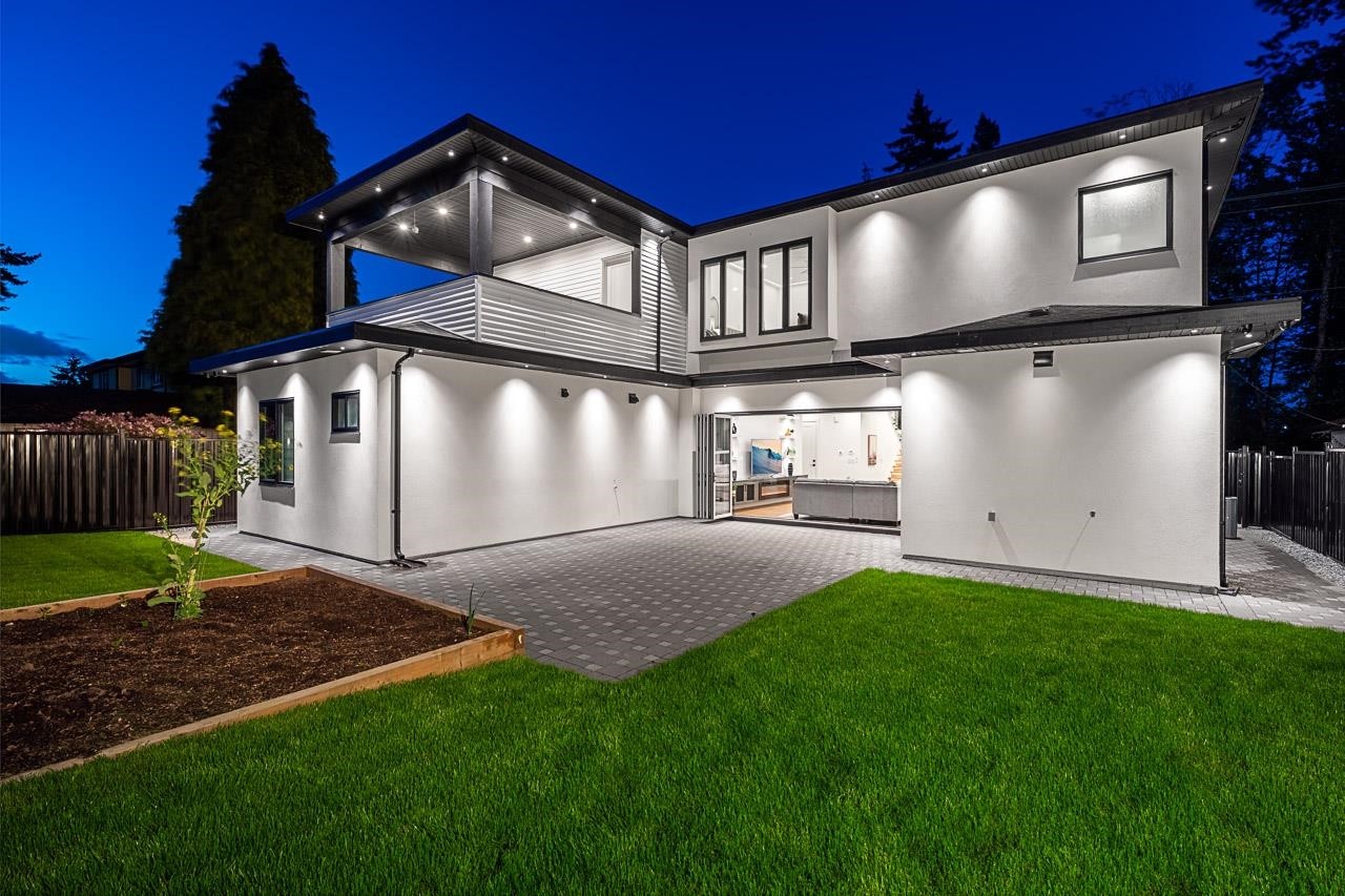 









7663


127

Street,
Surrey,




BC
V3W 4B1

